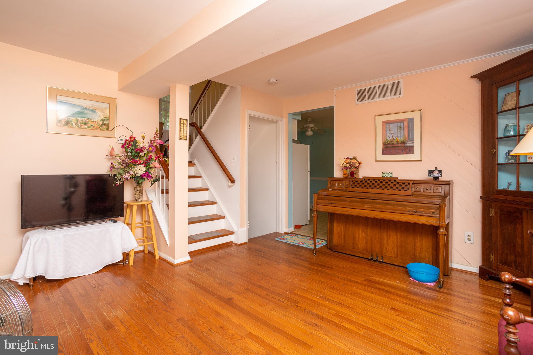 TOWN AND COUNTRY - Residential