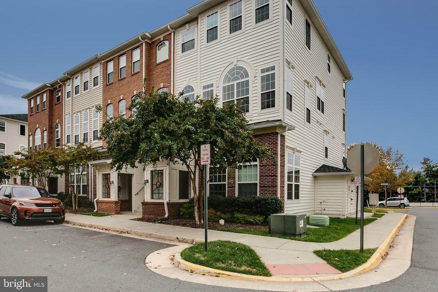 BEAUTIFUL 3 bedroom, 2.5 bath townhouse condo in sought after Centreville Crossing. Corner Unit with walls of windows with an abundance of natural light. Elegant crown molding and chair rail. Large living room with Palladian Windows. Spacious dining room with brand new carpet. Kitchen with stainless steel appliances and granite countertops. Large family room with a gas fireplace and beautiful hardwood floors. Large master suite with trey ceiling, two walk-in closets and brand new carpet. Master bath with dual sink vanity, soaking tub, and separate shower. Two additional bedrooms and full bath in upper level. Located in Centreville within walking distance to Centrewood Plaza which includes Giant, Starbucks, and many more shopping and dining spots! Short distance to Centreville Regional Library, bus stops, and I-66. Move in Ready. MUST SEE!!!