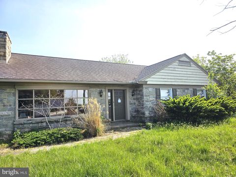 Photo of 1986 OLD PHILADELPHIA PIKE, LANCASTER, PA 17602 (MLS # PALA2035126)