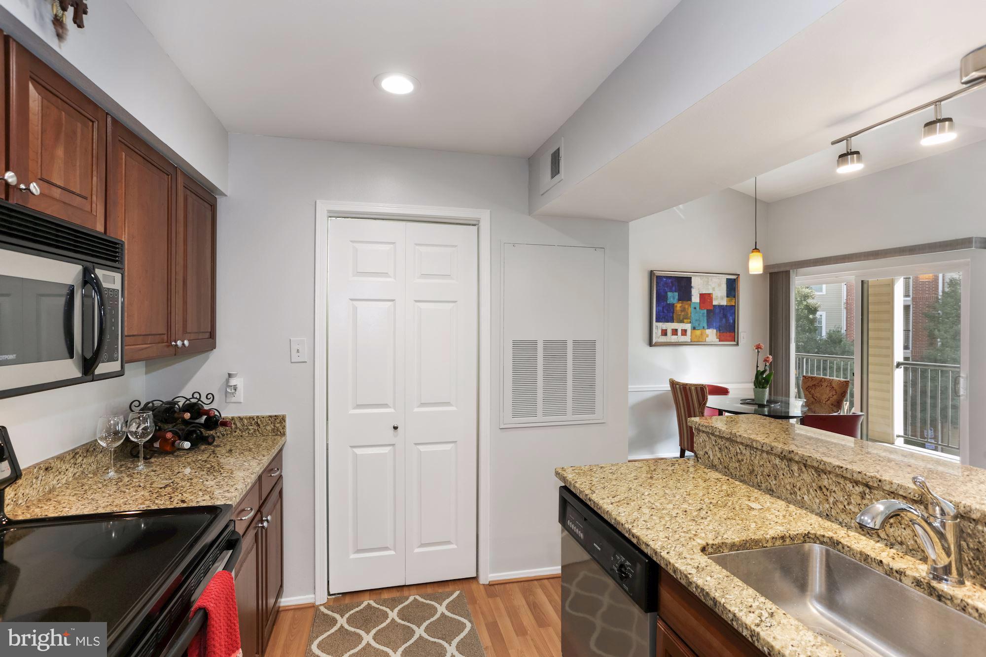 POINTE AT PARK CENTER - Residential