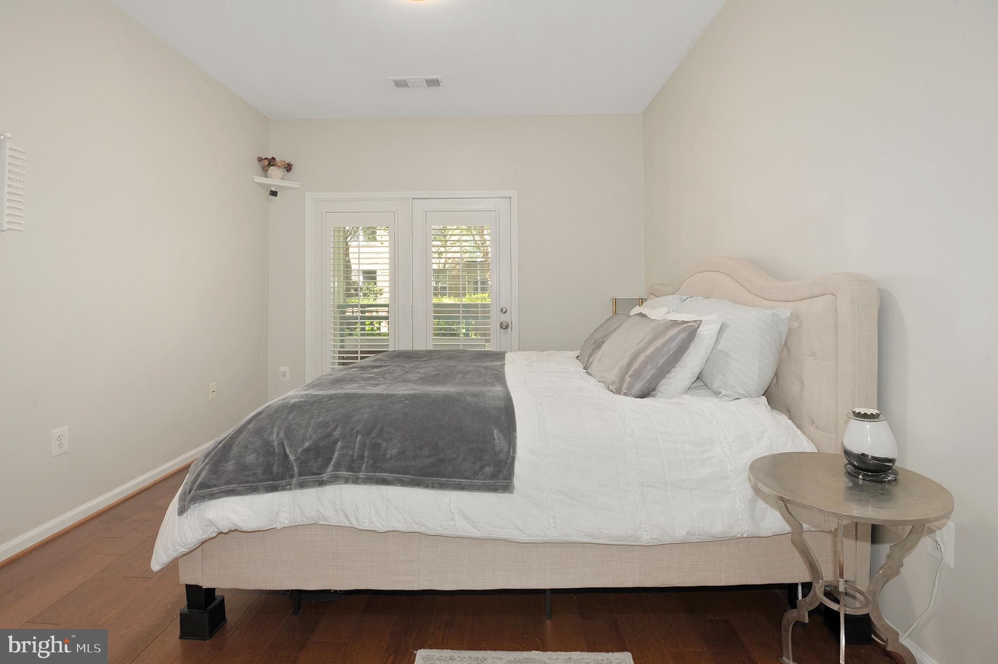 SAVOY AT RESTON TOWN CENTER - Residential