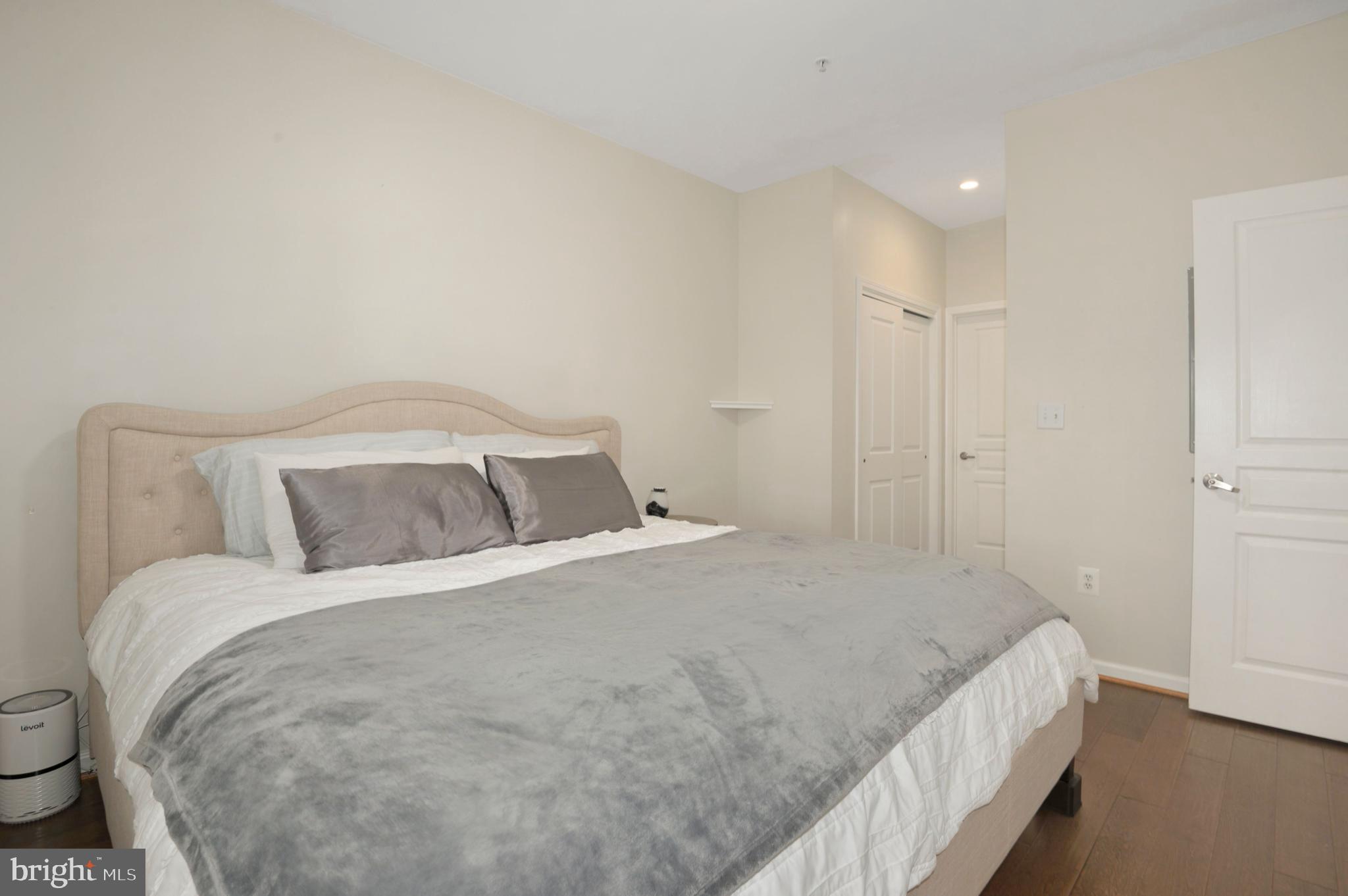 SAVOY AT RESTON TOWN CENTER - Residential