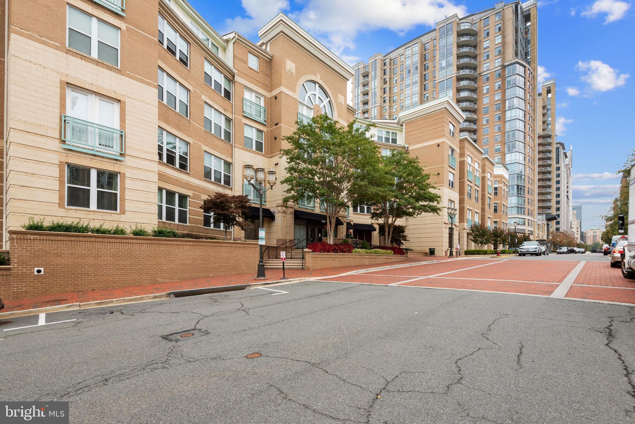 SAVOY AT RESTON TOWN CENTER - Residential