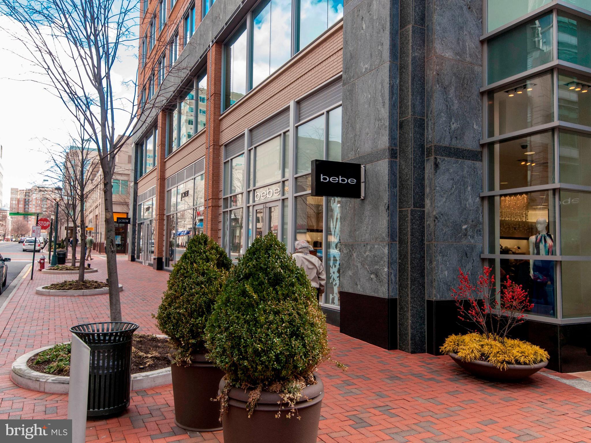 SAVOY AT RESTON TOWN CENTER - Residential