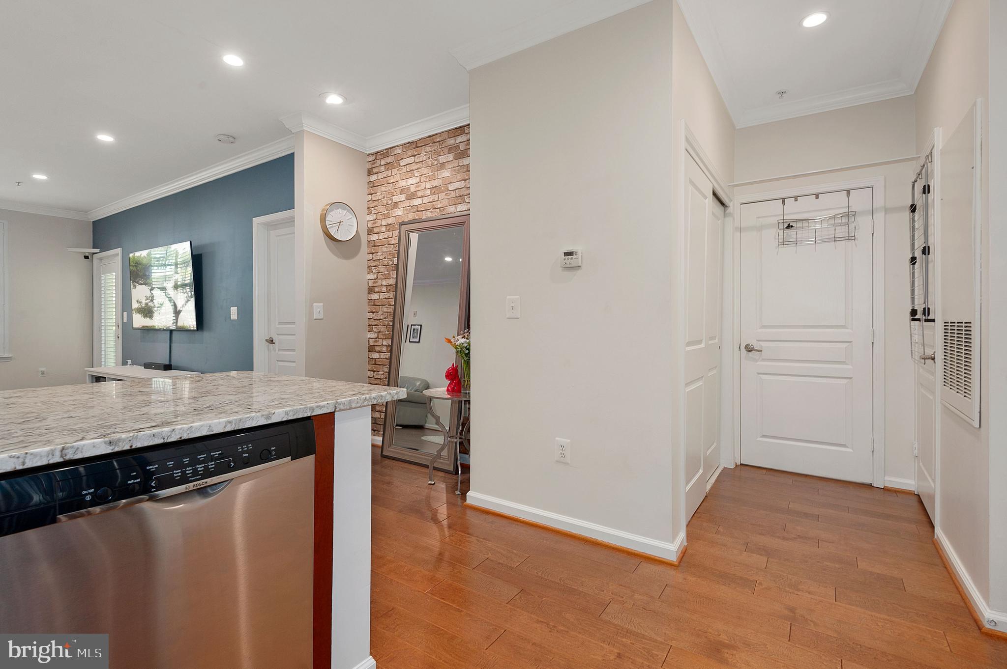 SAVOY AT RESTON TOWN CENTER - Residential