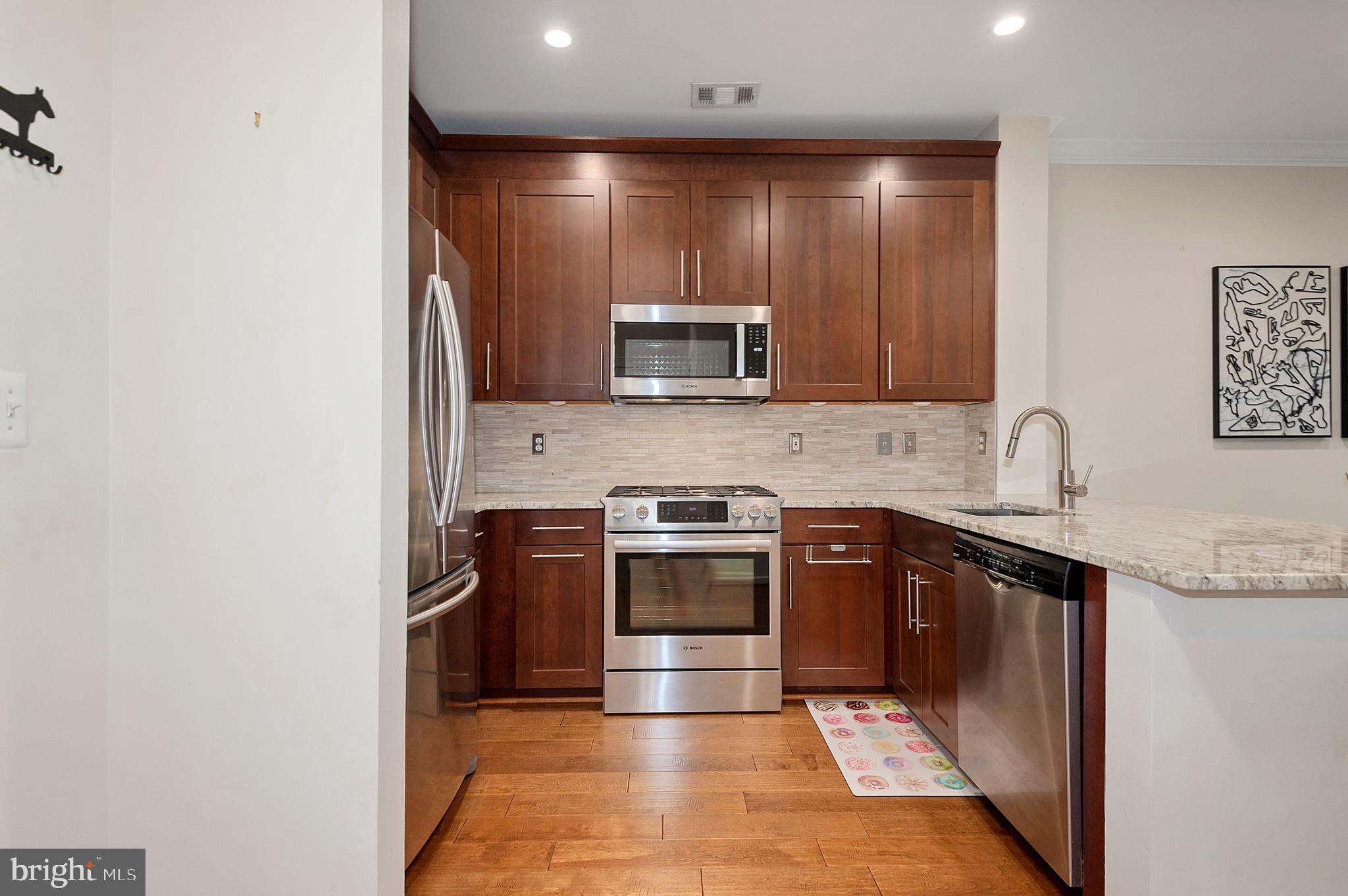 SAVOY AT RESTON TOWN CENTER - Residential