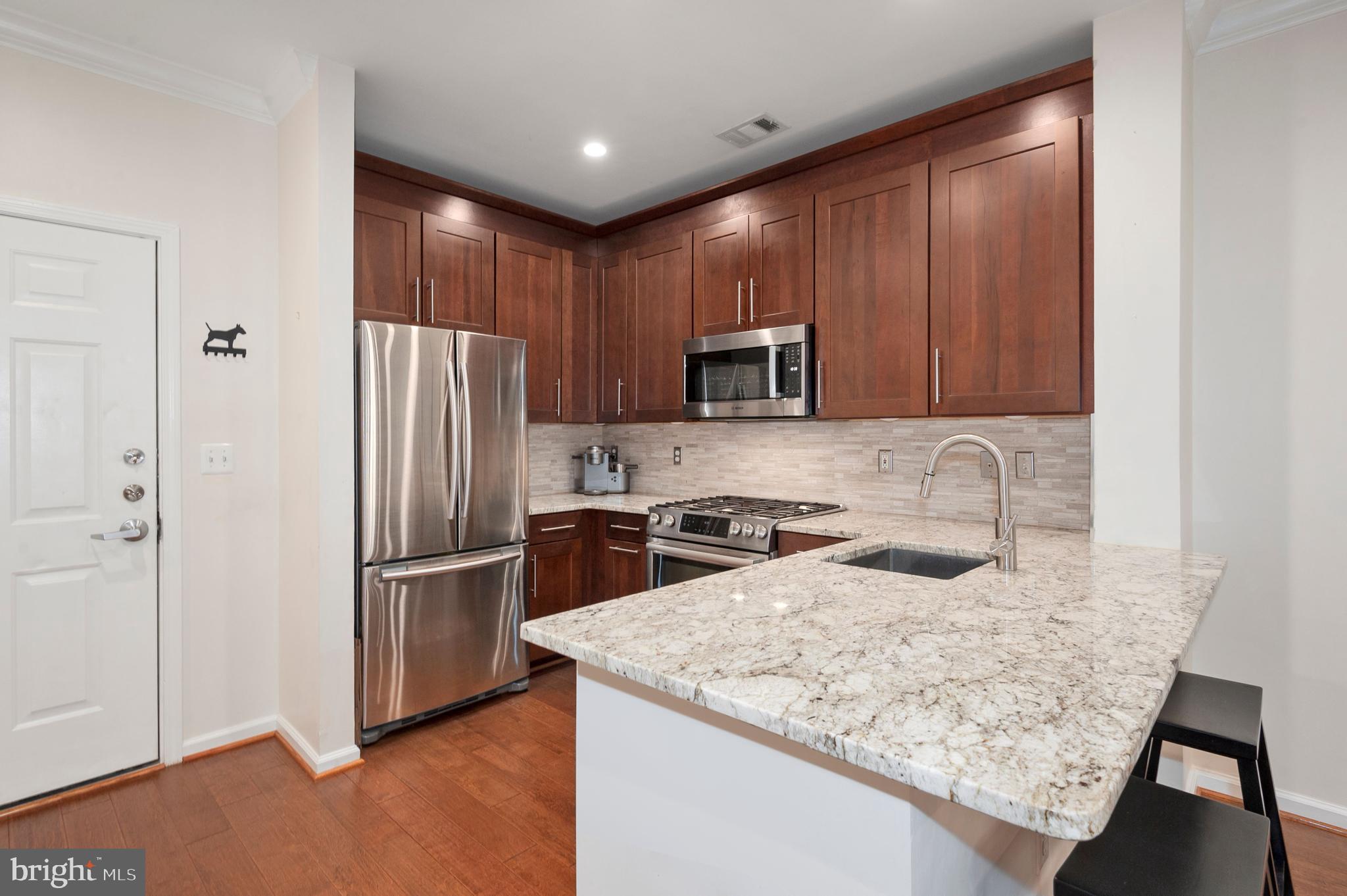 SAVOY AT RESTON TOWN CENTER - Residential