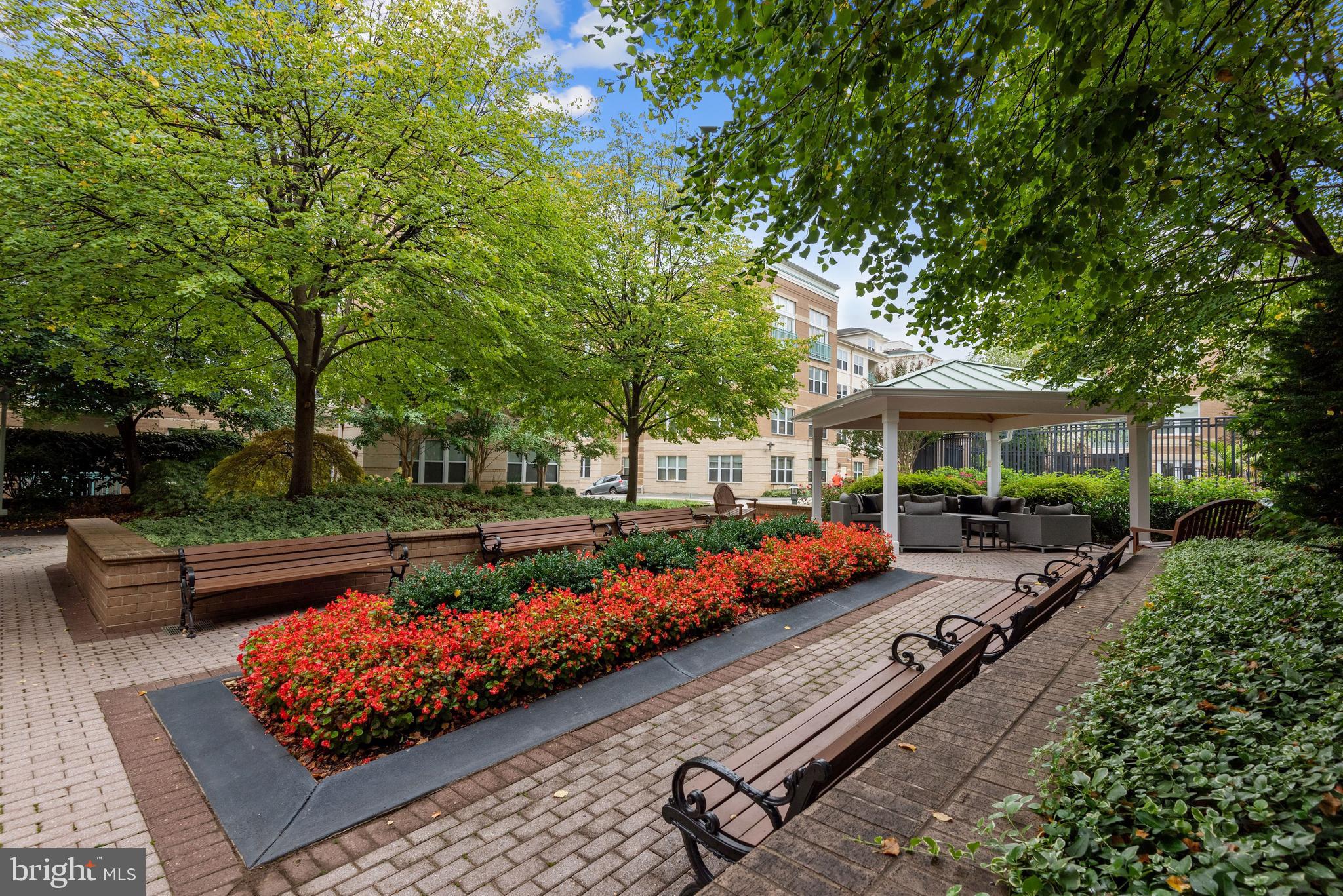 SAVOY AT RESTON TOWN CENTER - Residential