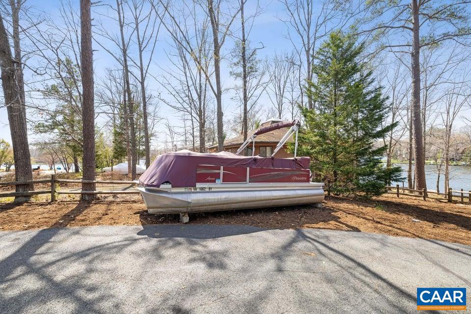 LAKE MONTICELLO - Residential