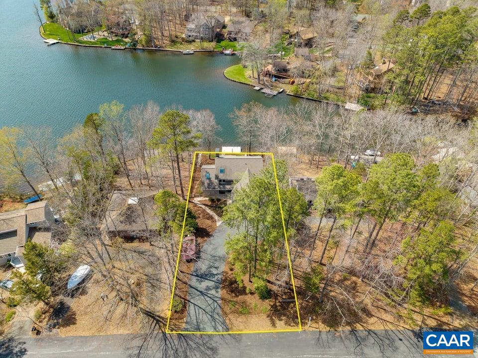 LAKE MONTICELLO - Residential