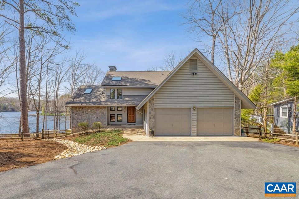 LAKE MONTICELLO - Residential