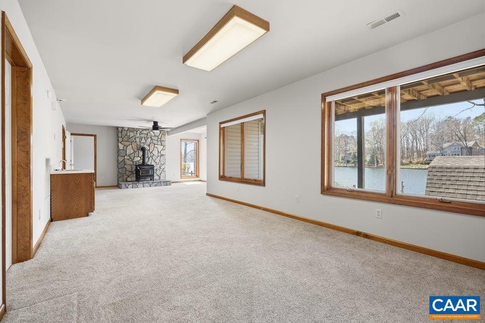 LAKE MONTICELLO - Residential