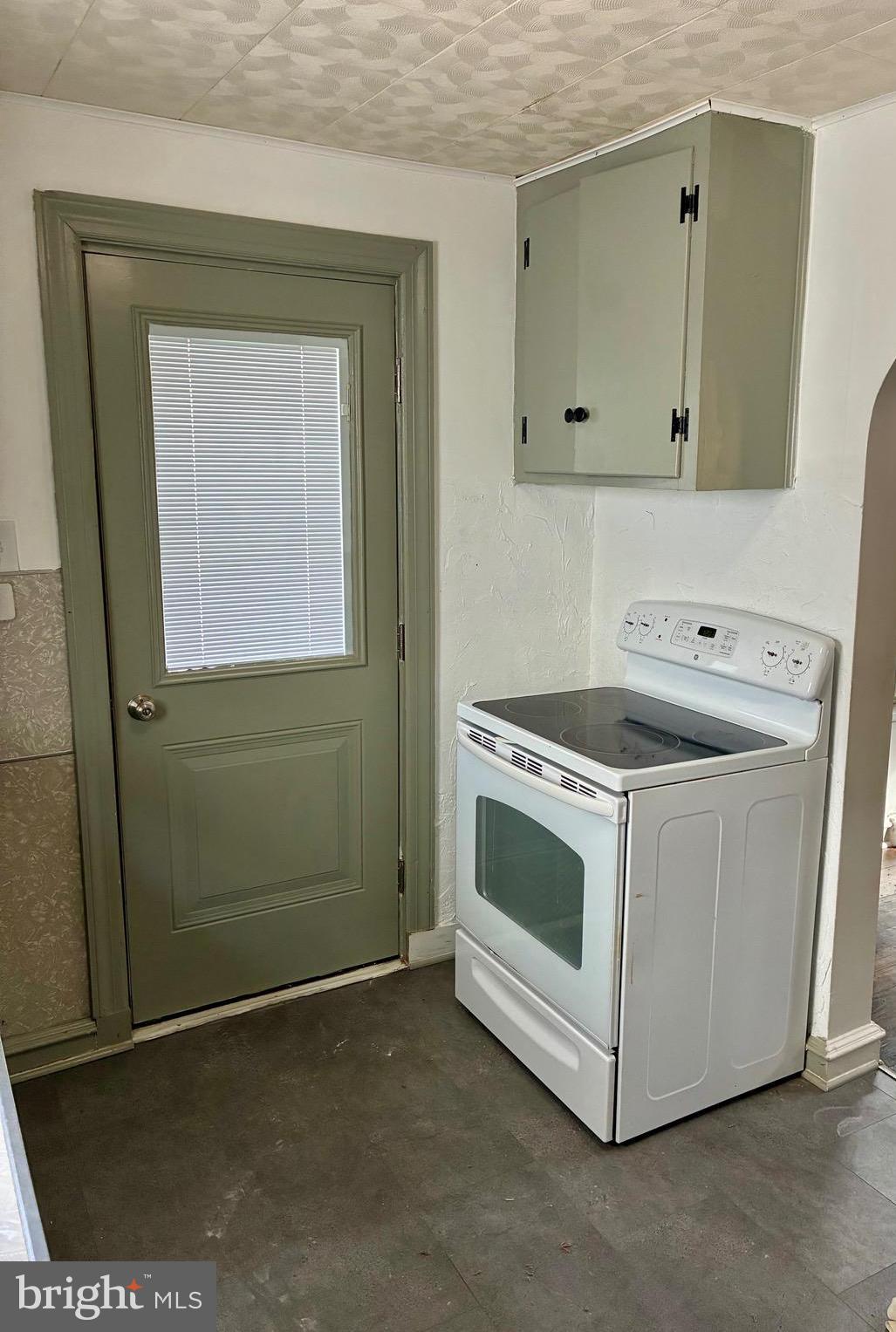 935 PARKWAY BOULEVARD & TIOGA STREET