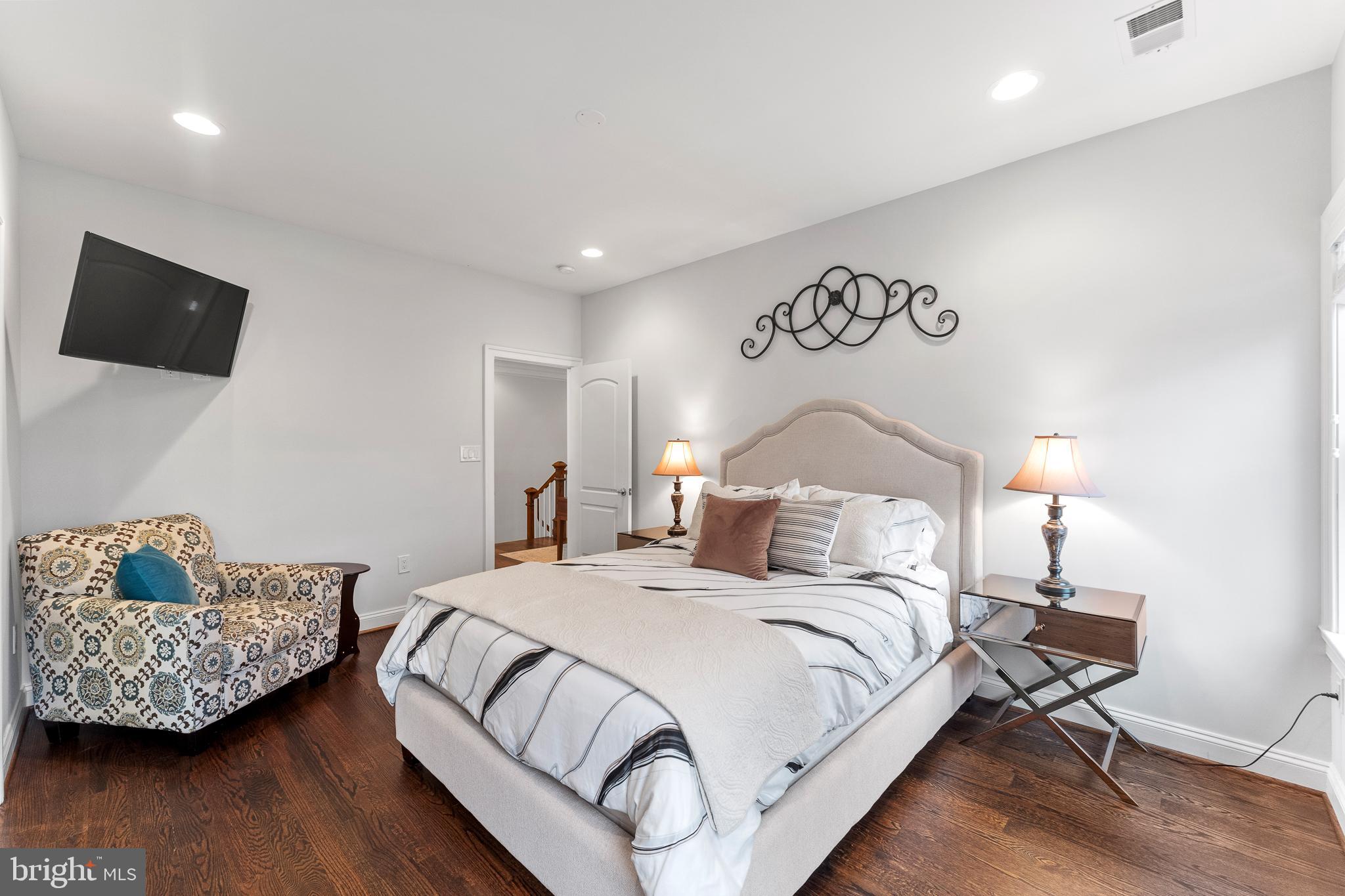 DUNN LORING WOODS - Residential