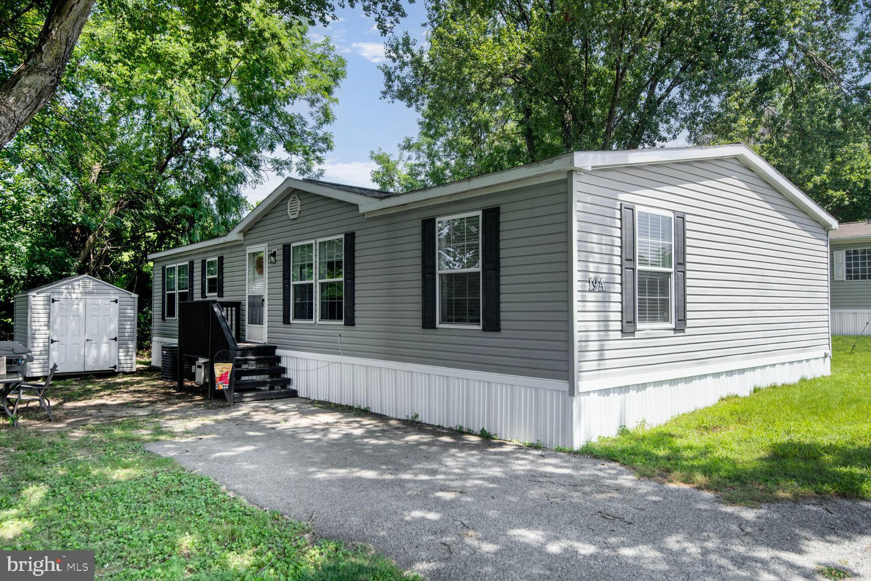 ARUNDEL MOBILE VILLAGE - Residential