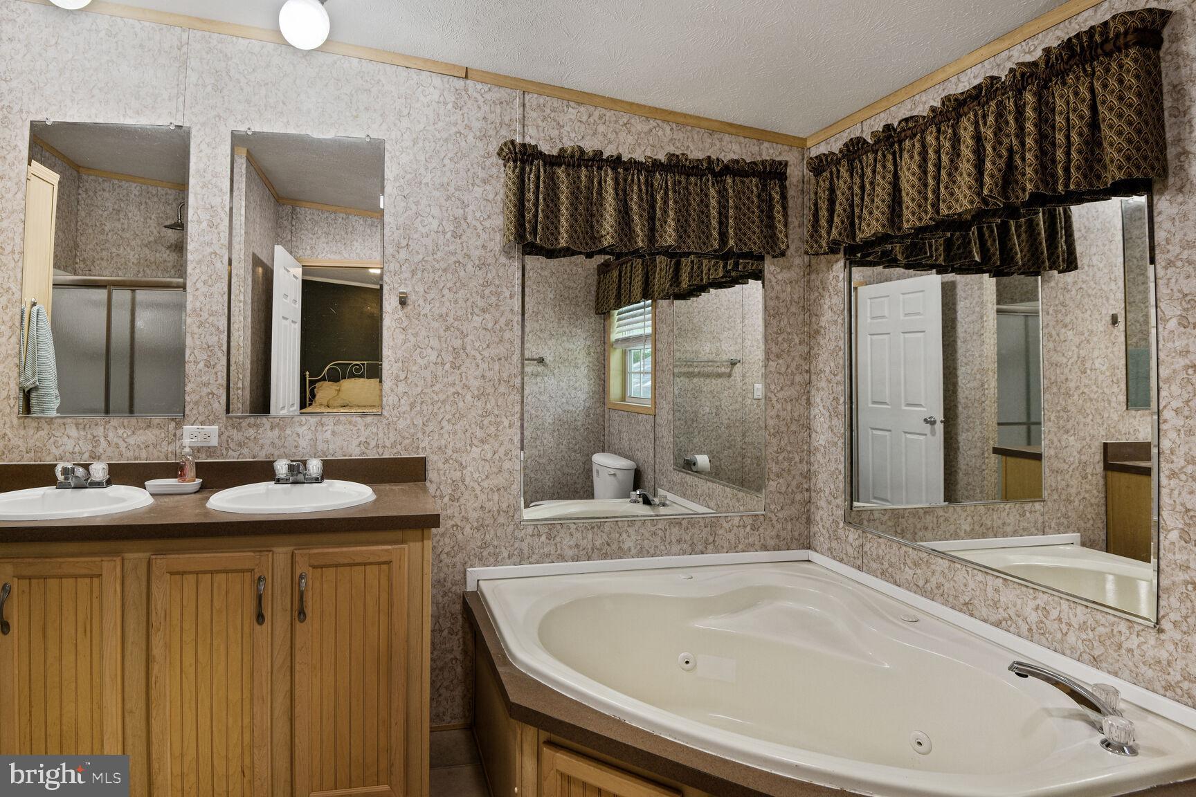 ARUNDEL MOBILE VILLAGE - Residential