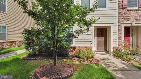 Townhouse For Sale - 9813 Wood Edge Way<br/> LANHAM, MD 20706