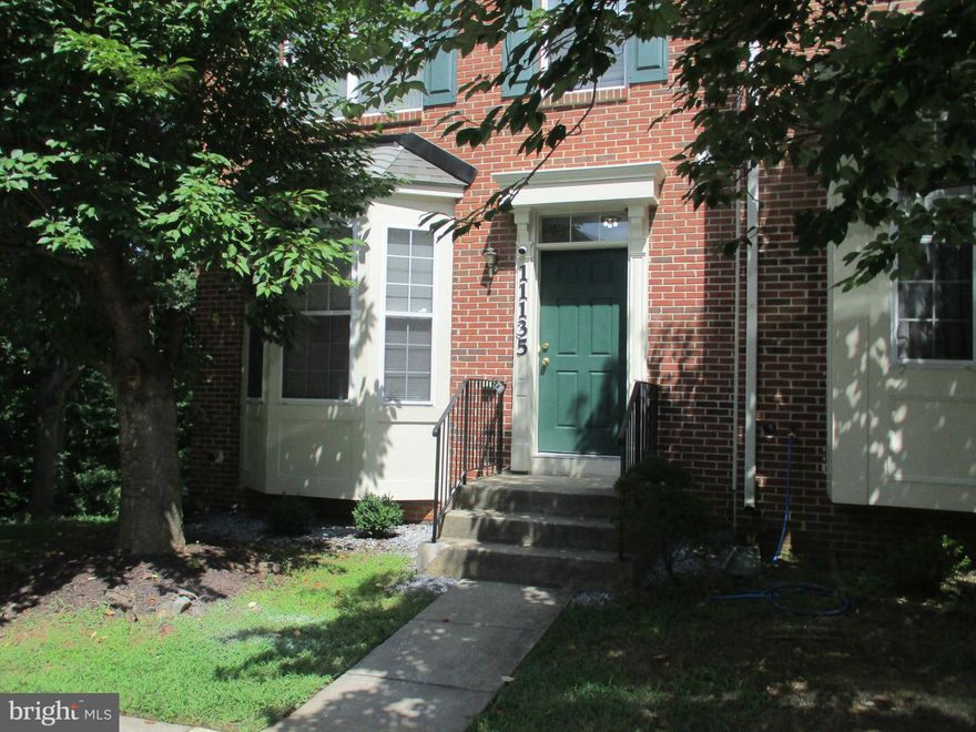 Fantastic end unit TH backing to parkland. Recently renovated! Large living room with hw floors, spacious kitchen with newer appliances and table space.  Master bedroom with private bath, 2 additional bedrooms upstairs. Finished w/o basement  with 1/2 bath, fp, rec rm, and spare room that could be an office.