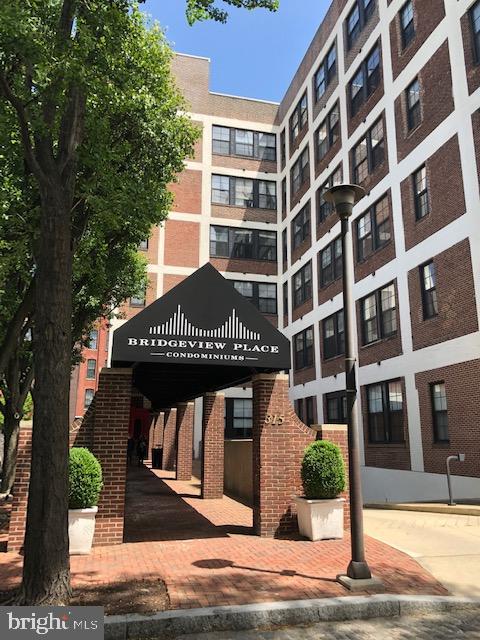 Available Immediately: Your Urban Oasis Awaits in Olde City, Philadelphia!
Step into this charming, freshly painted, 485 sq. ft. studio. Bridgeview Condominiums is perfectly situated on a picturesque, tree-lined cobblestone street in the heart of Olde City. This gem offers the ultimate blend of convenience and style, complete with a dedicated parking spot (#103)—a rare find in the city! Plus, enjoy stress-free access to major highways and the luxury of being just steps away from Philly’s best restaurants, shopping, and historic landmarks.
Inside, you’ll find an open layout with soaring high ceilings, oversized windows, and abundant natural light—perfect for creating unique living spaces. The kitchen is equipped with a dishwasher, garbage disposal, oven, and microwave. In addition, there is a bathroom, in-unit washer/dryer, extra storage on the same floor, and a private HVAC central air system, ensuring comfort and ease year-round.
Bridgeview Place is a Historic Landmark in Philadelphia. This condominium elevates your living experience with 24-hour security, a concierge, an elevator, and a rooftop deck boasting breathtaking views—ideal for unwinding or entertaining guests.
Whether you’re new to the city or seeking the perfect pied-à -terre, this studio is a rare opportunity in one of Philly’s most desirable neighborhoods. Don’t wait—schedule your showing today and make this urban oasis your new home!
Details:
$300 Move-in Fee
The renter is responsible for the electricity (HVAC) and cable