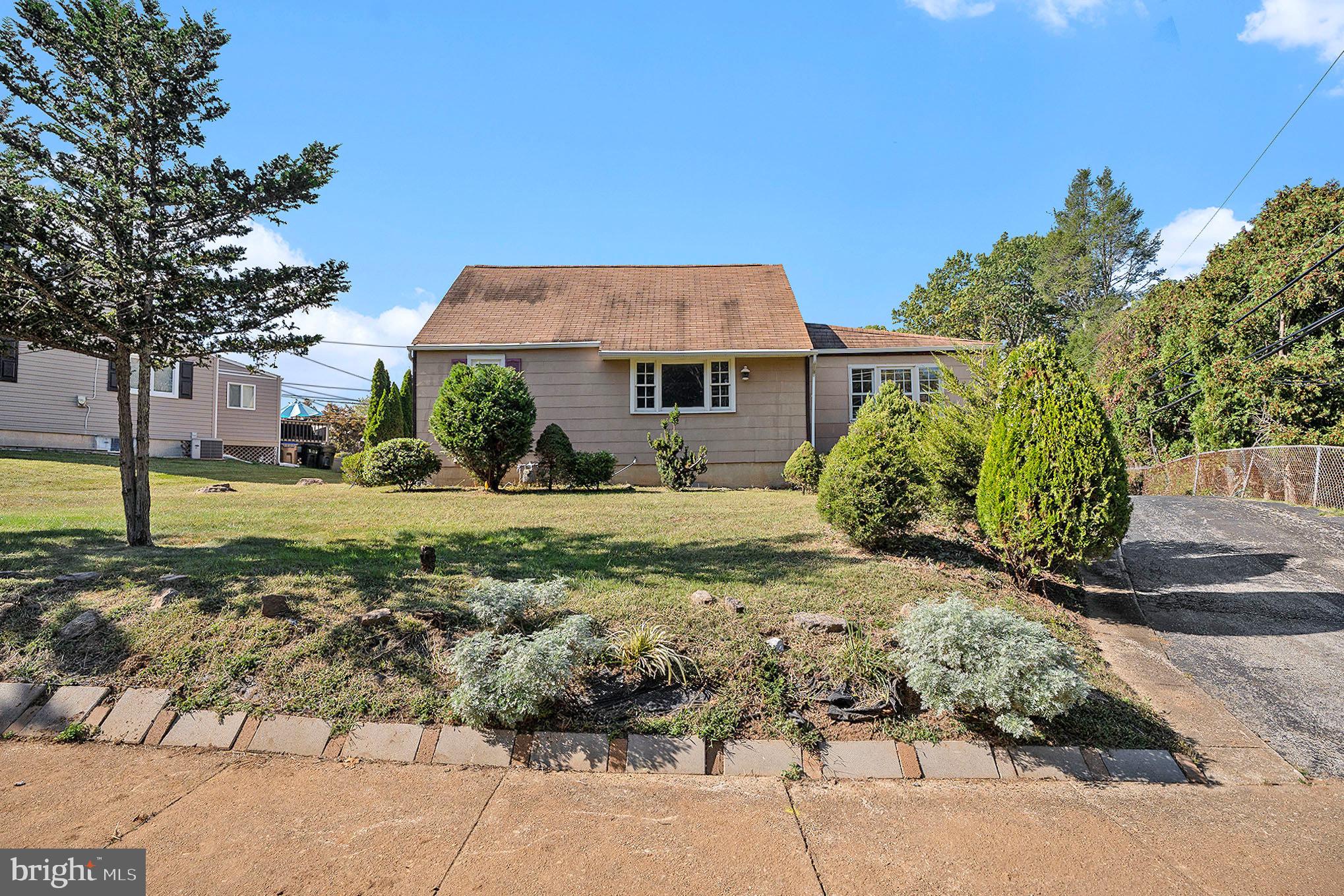 NEWTOWN SQ - Residential