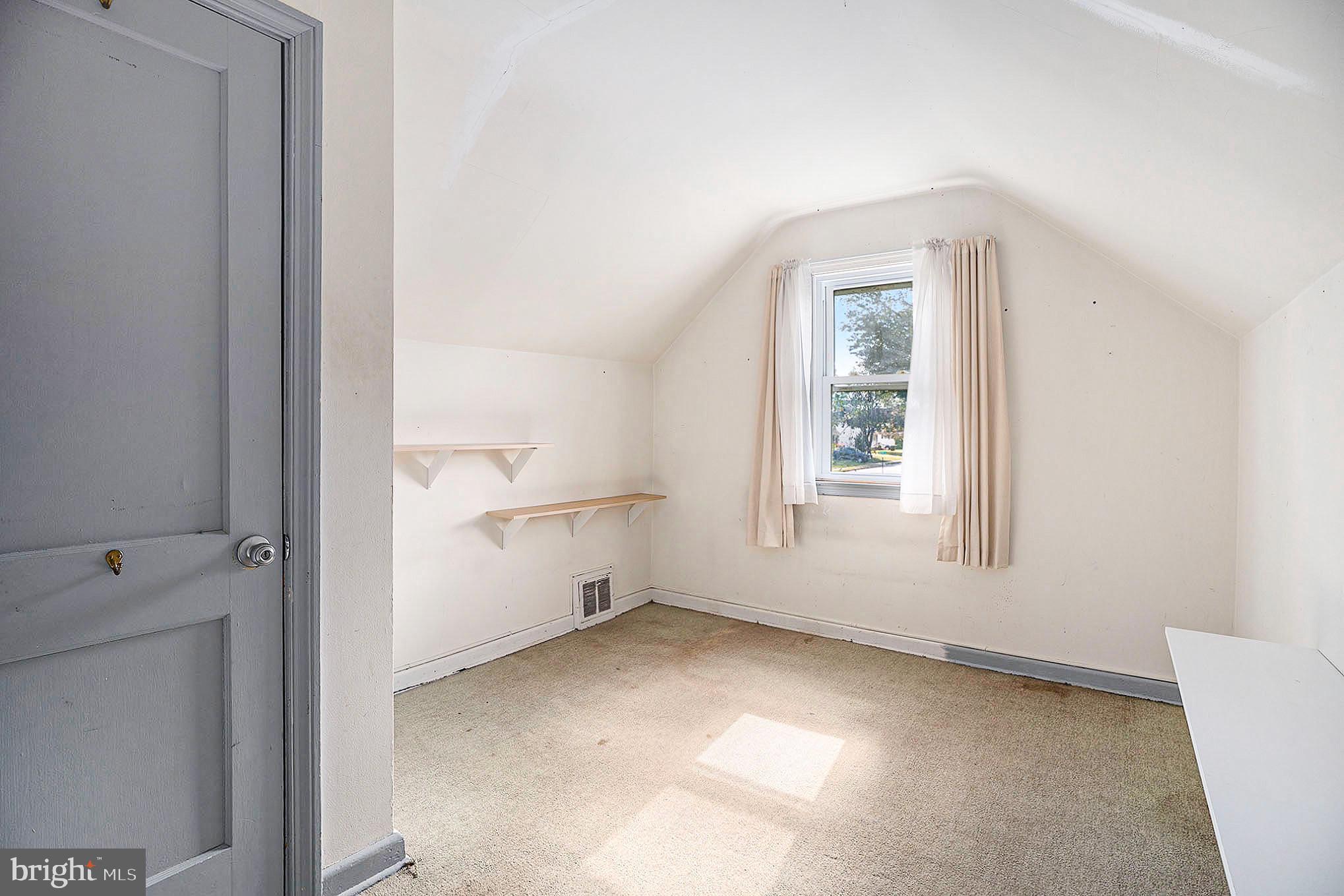 NEWTOWN SQ - Residential