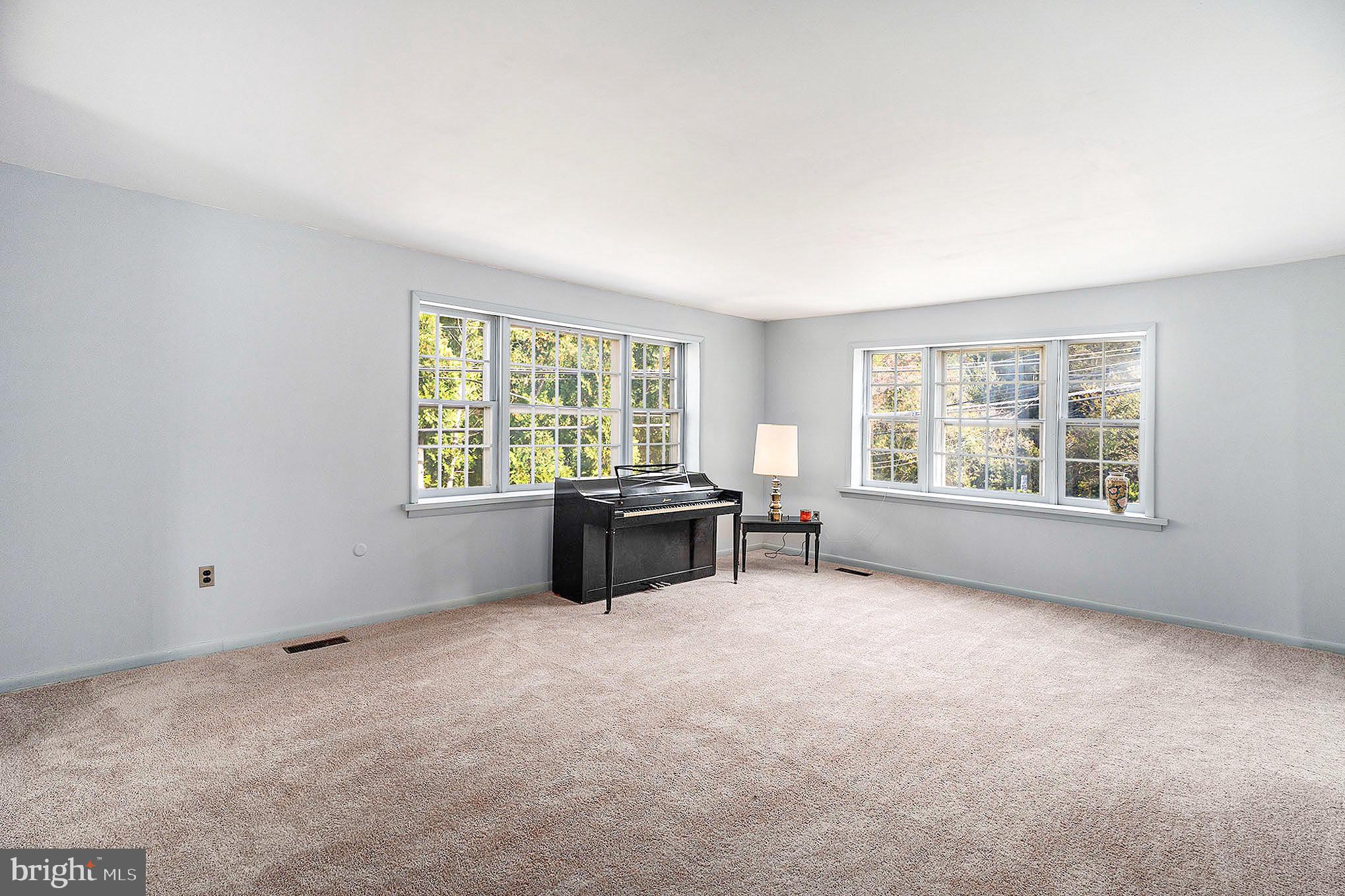 NEWTOWN SQ - Residential