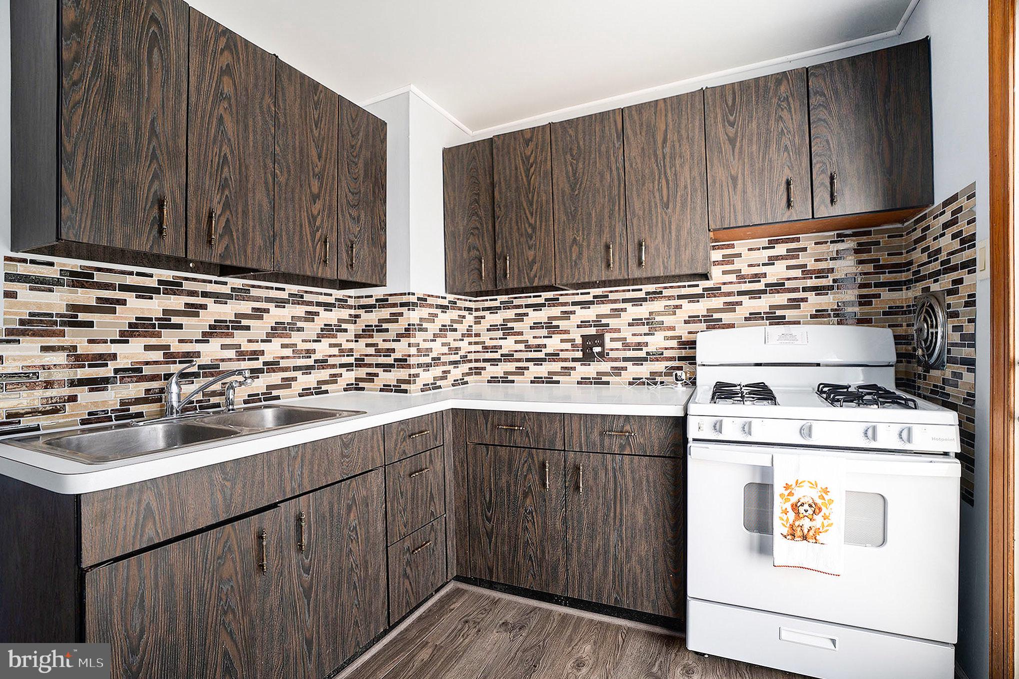 NEWTOWN SQ - Residential