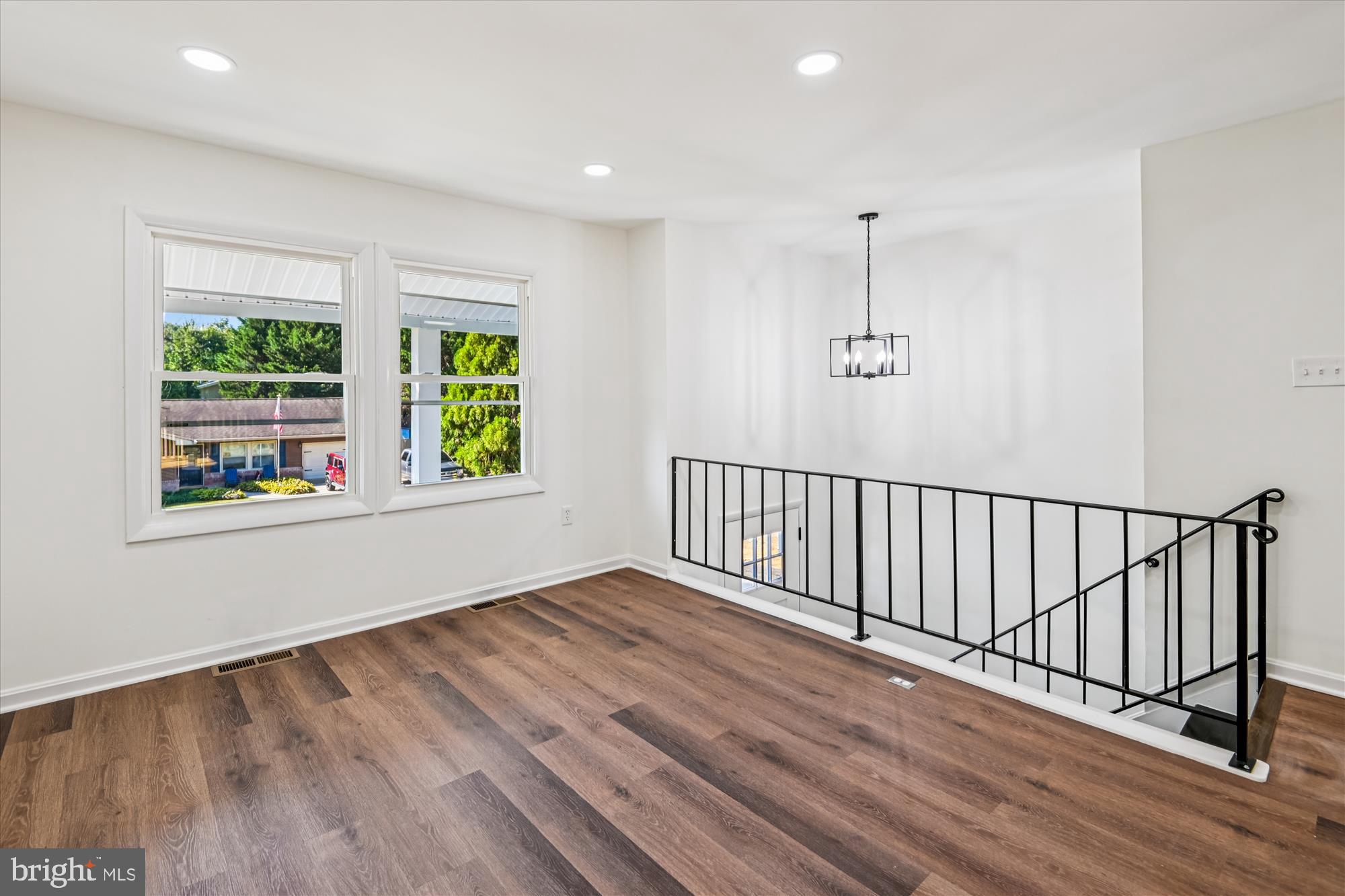982 SUMMER HILL DRIVE