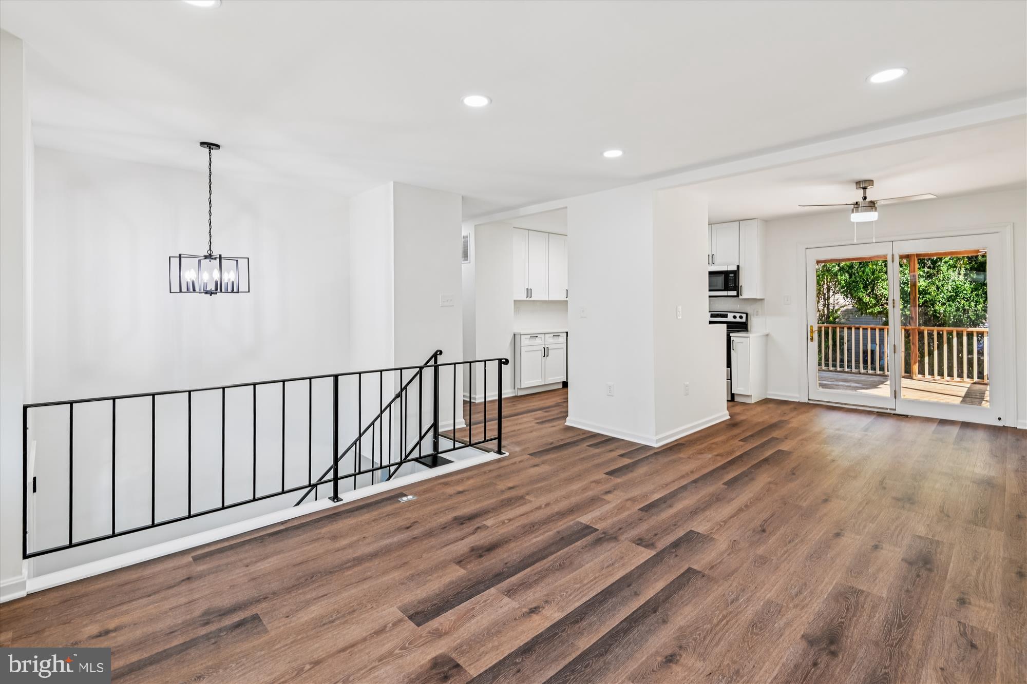 982 SUMMER HILL DRIVE