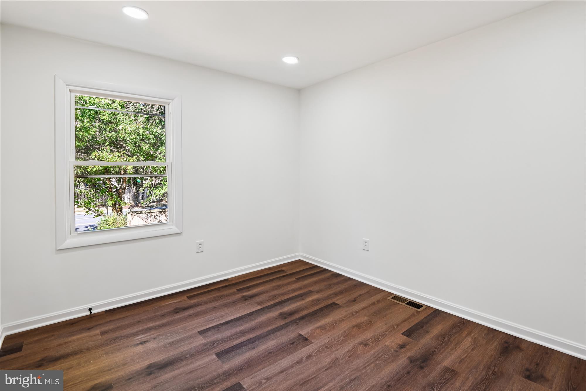 FOUR SEASONS ESTATES - Residential