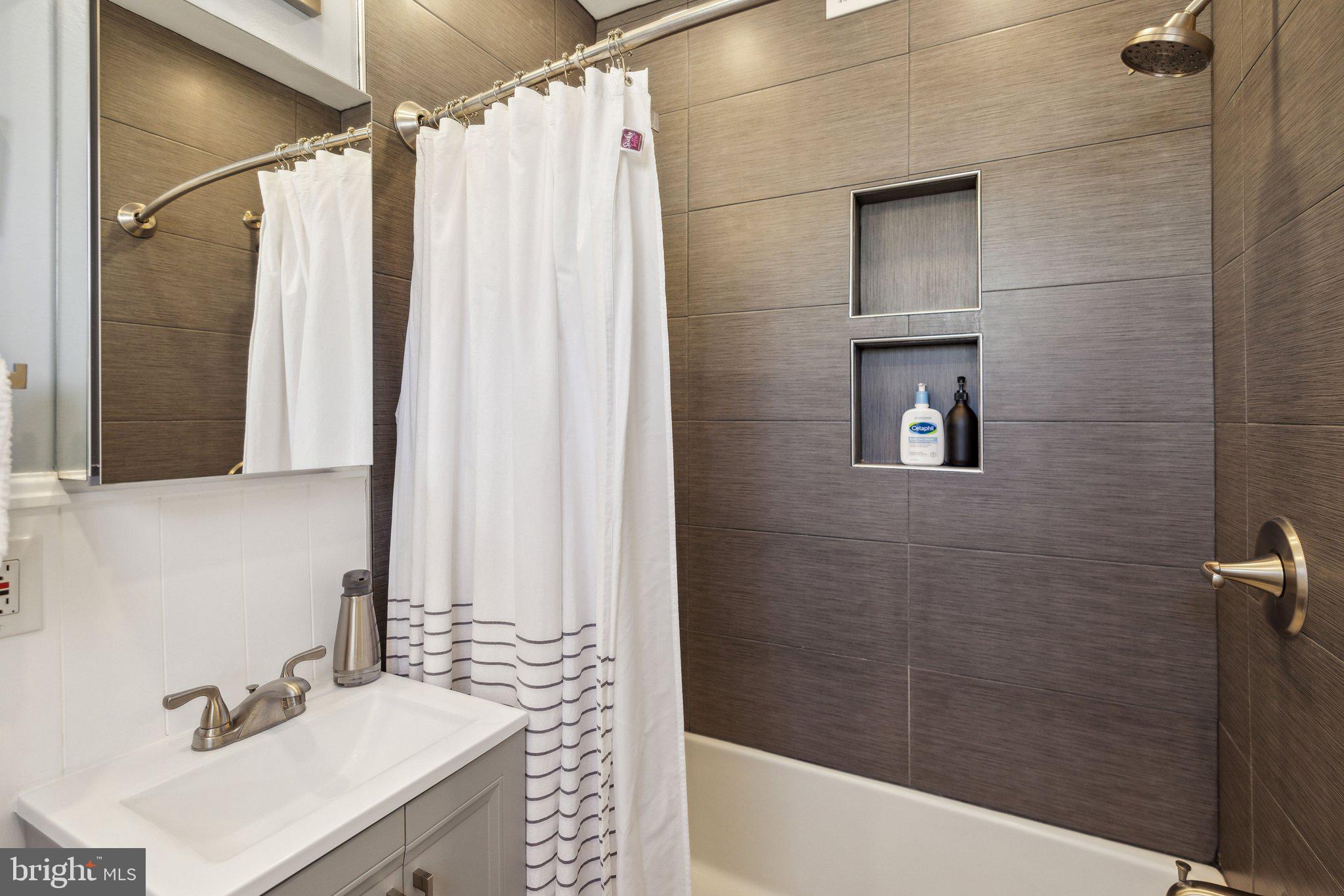 ARLINGTON VILLAGE - Residential