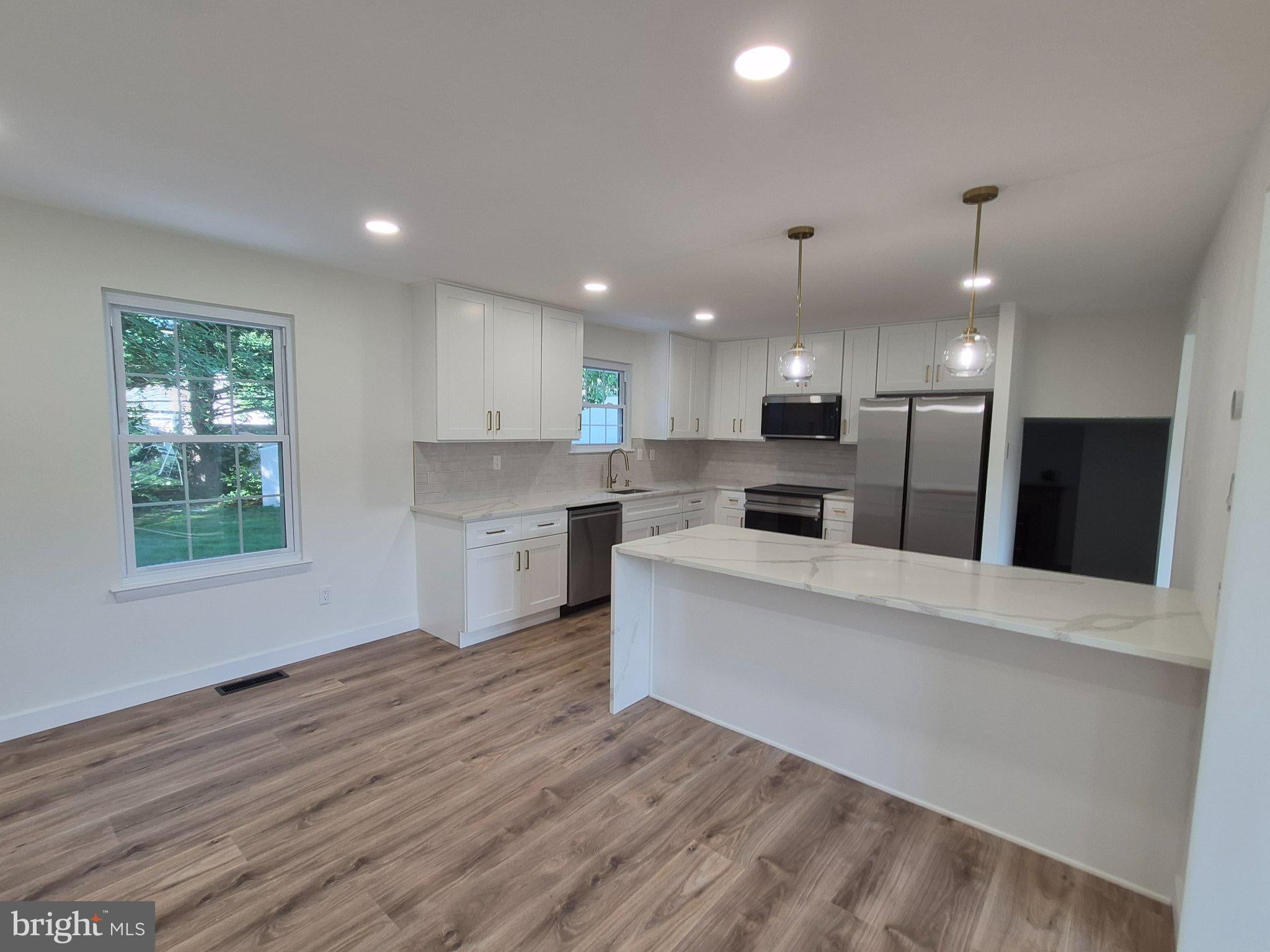 1437 SCARLET OAK ROAD