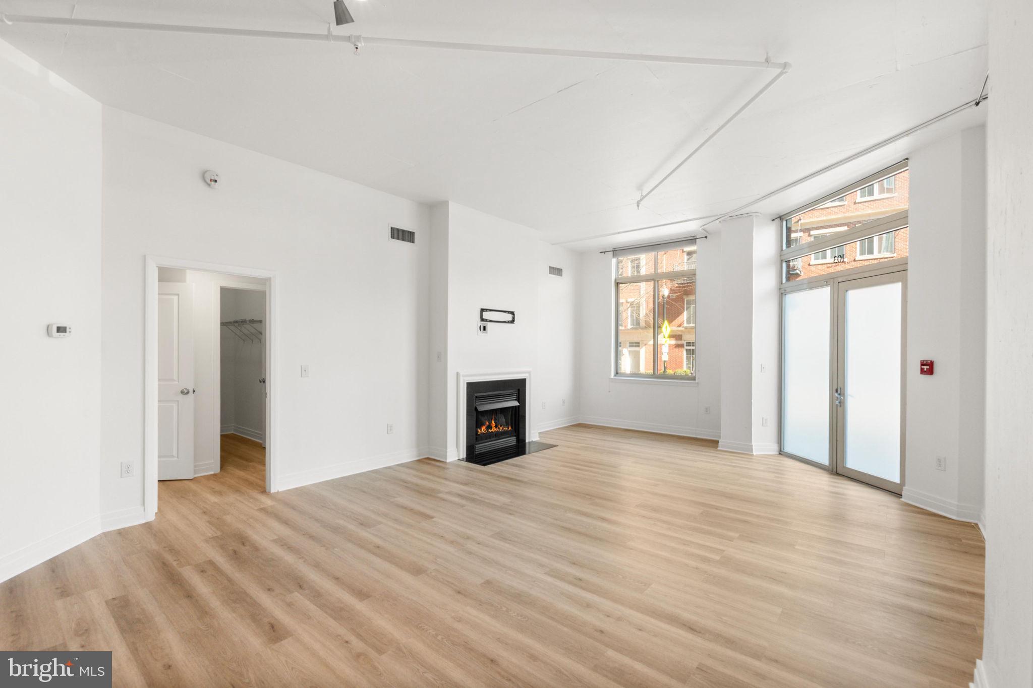 STATION SQUARE - Residential Lease