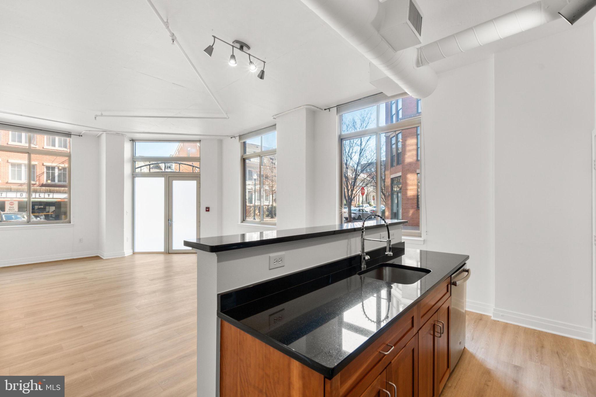 STATION SQUARE - Residential Lease