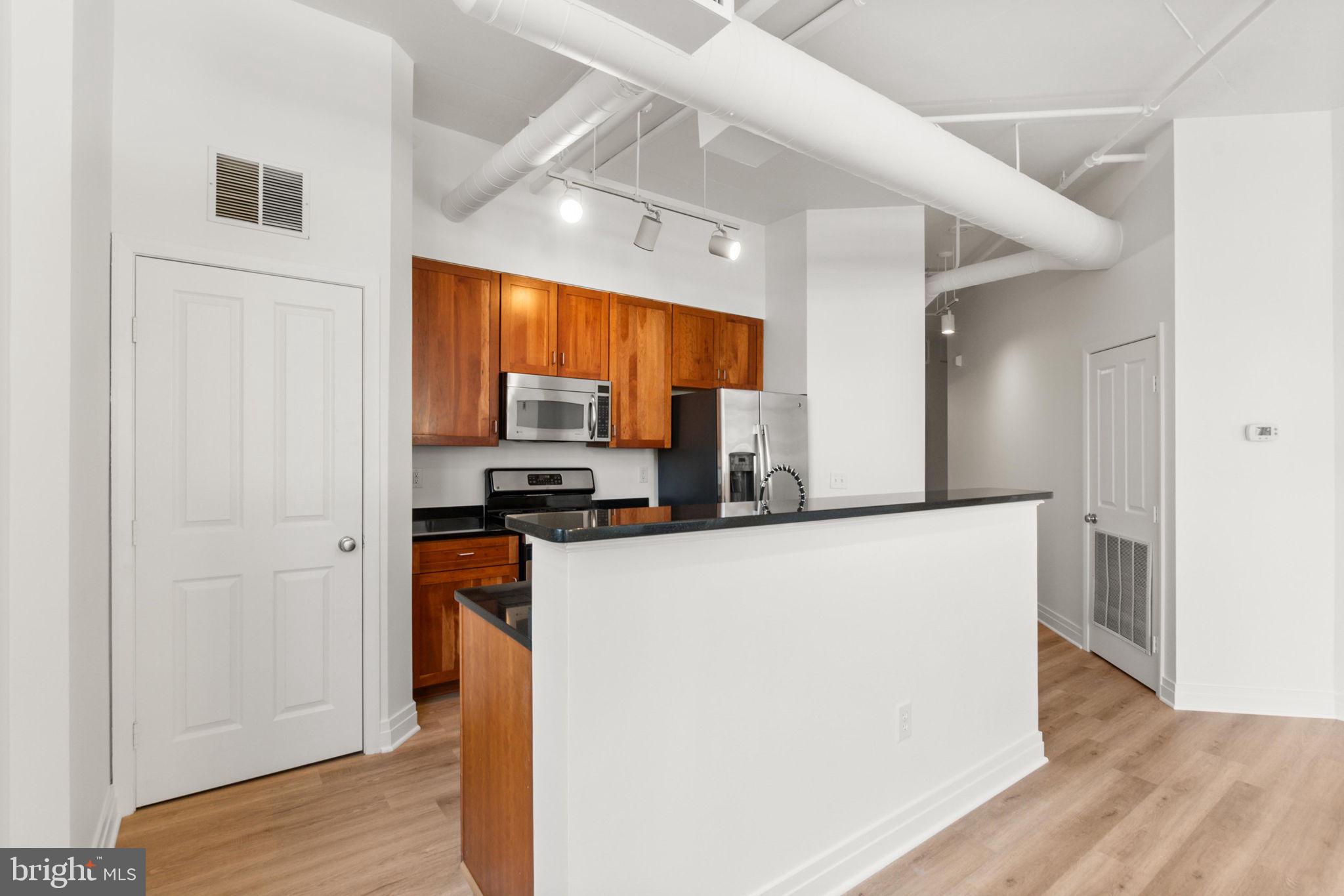 STATION SQUARE - Residential Lease