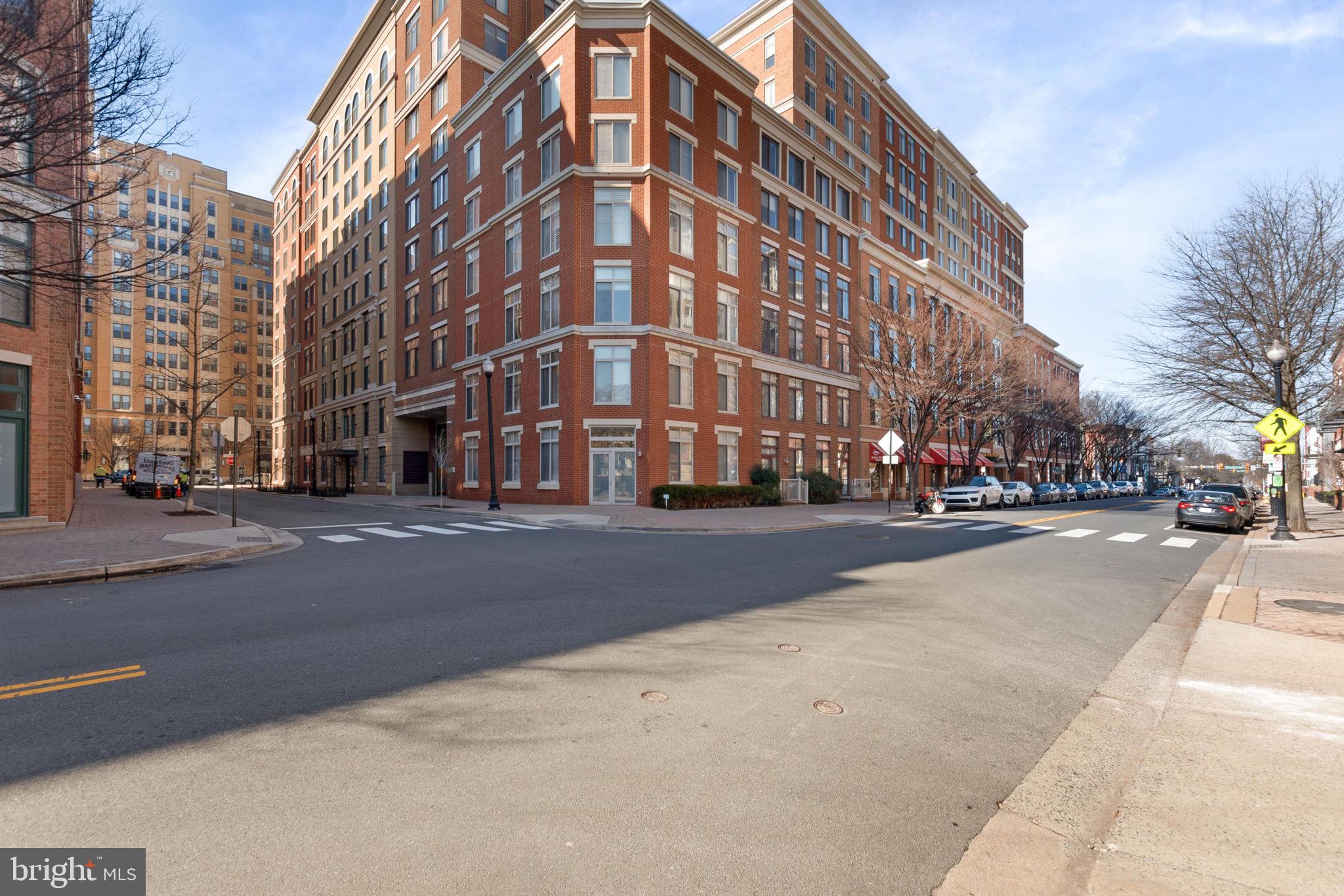 STATION SQUARE - Residential Lease