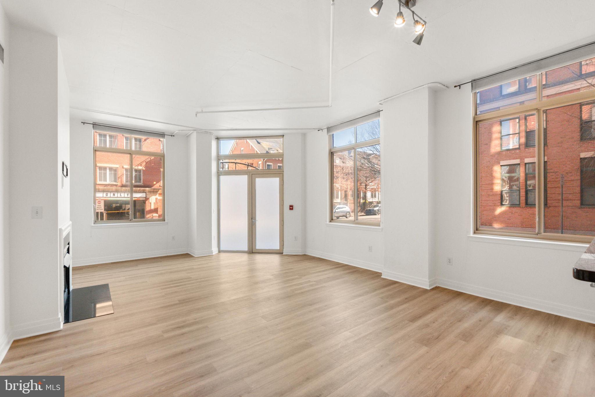 STATION SQUARE - Residential Lease