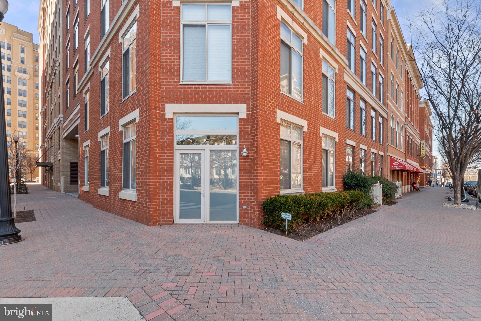 STATION SQUARE - Residential Lease