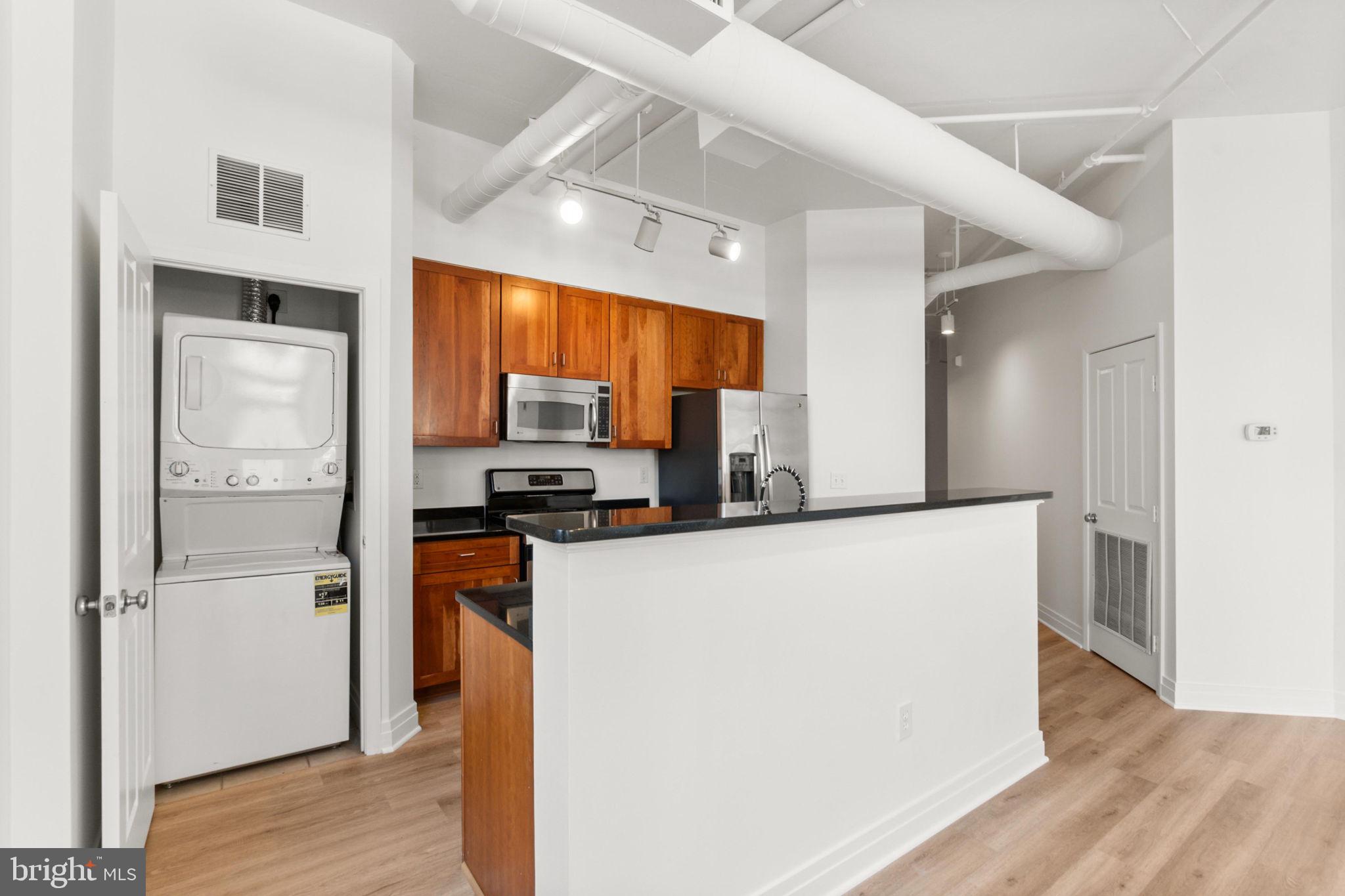 STATION SQUARE - Residential Lease