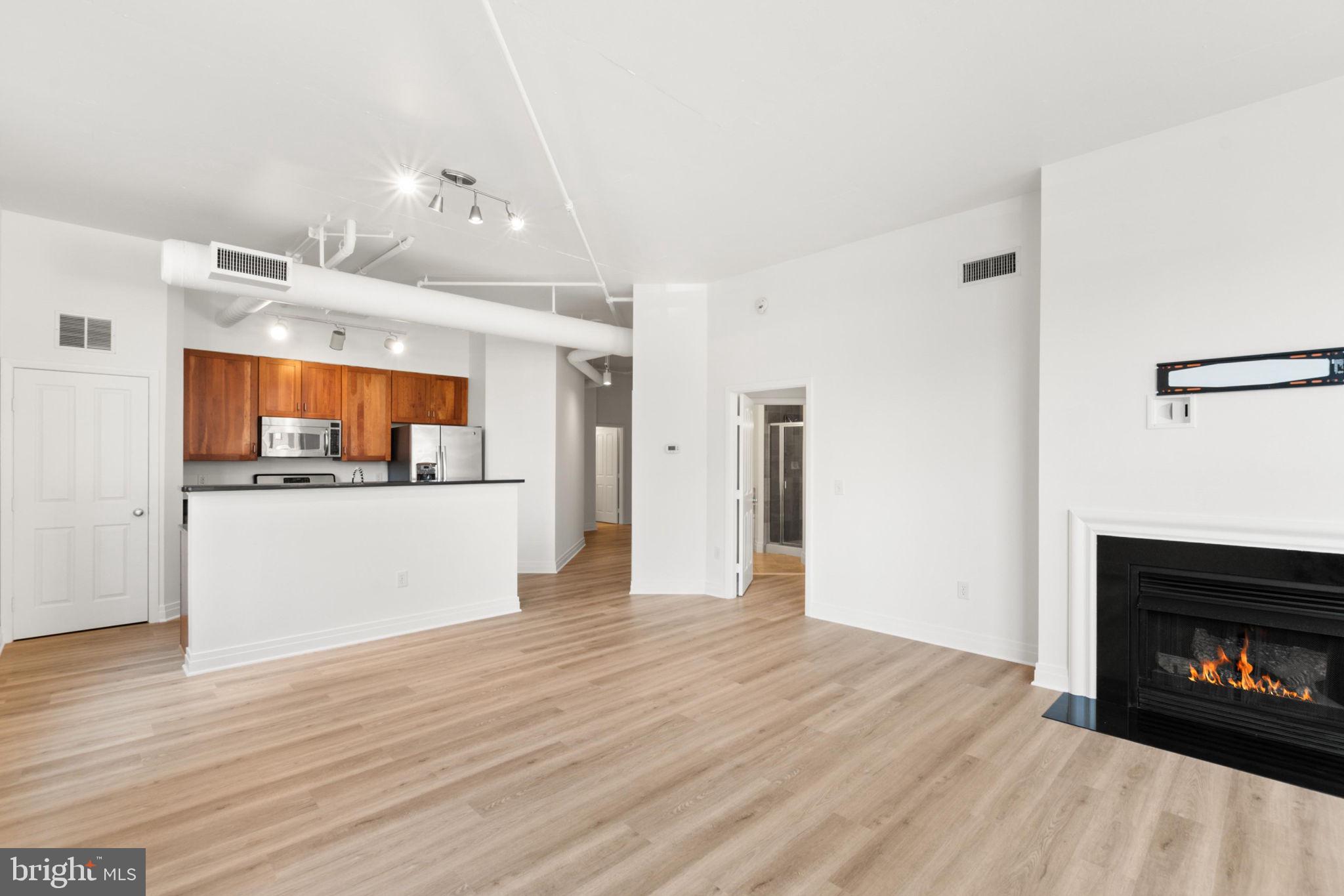 STATION SQUARE - Residential Lease