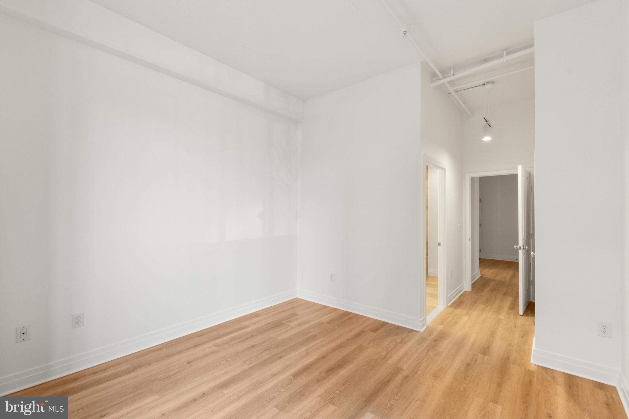 STATION SQUARE - Residential Lease