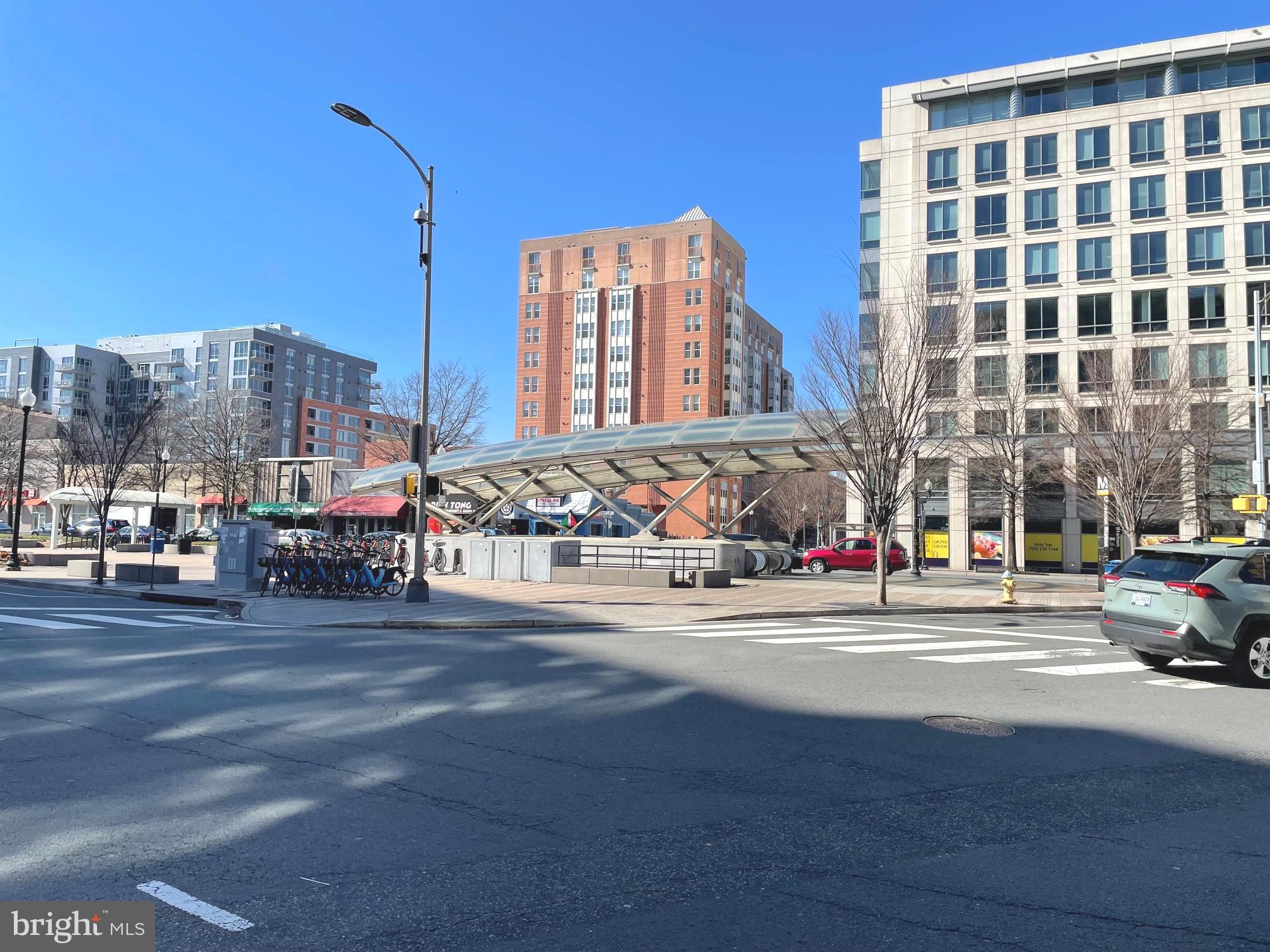 STATION SQUARE - Residential Lease