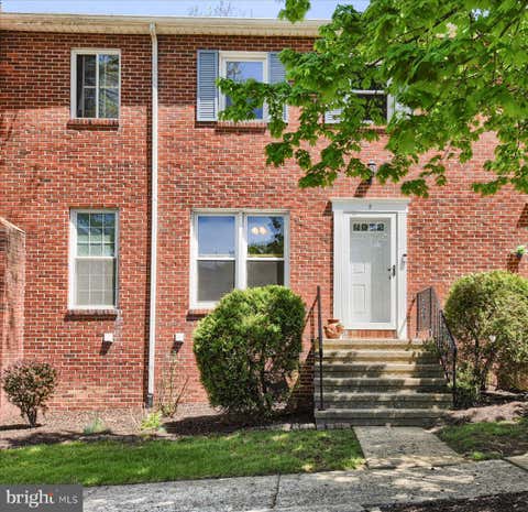 Townhouse For Sale - 2 Fairfax Vlg Vlg<br/> HARRISBURG, PA 17112