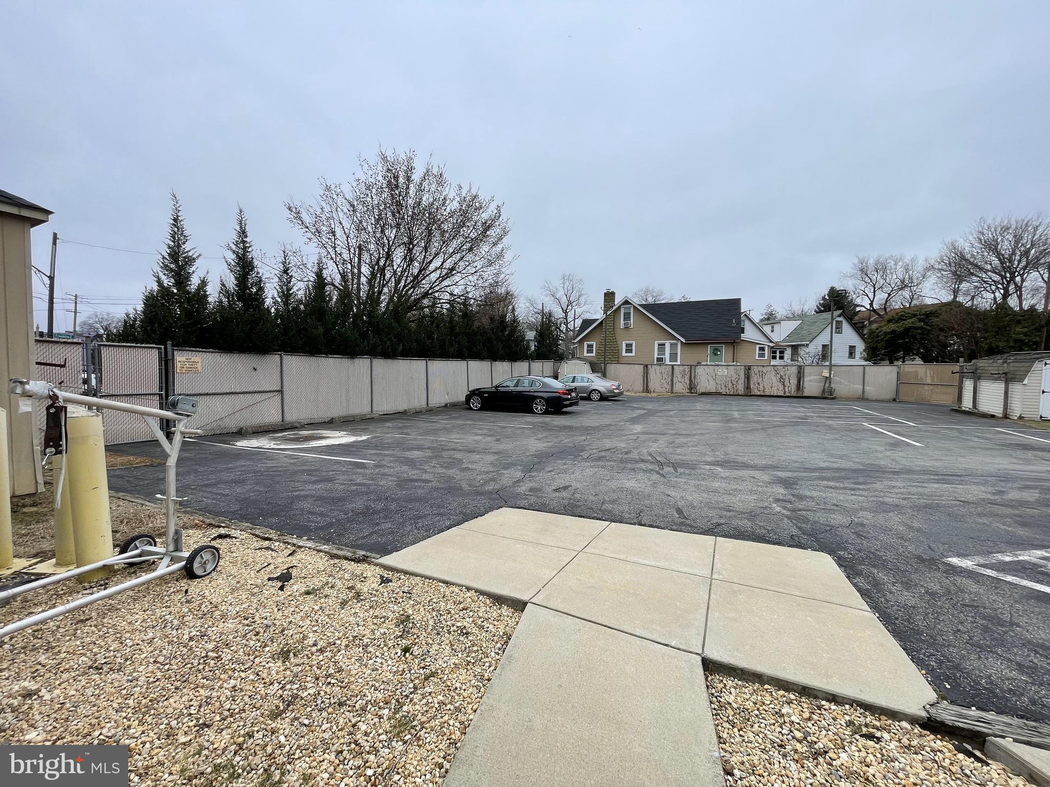 WOODRIDGE - Land