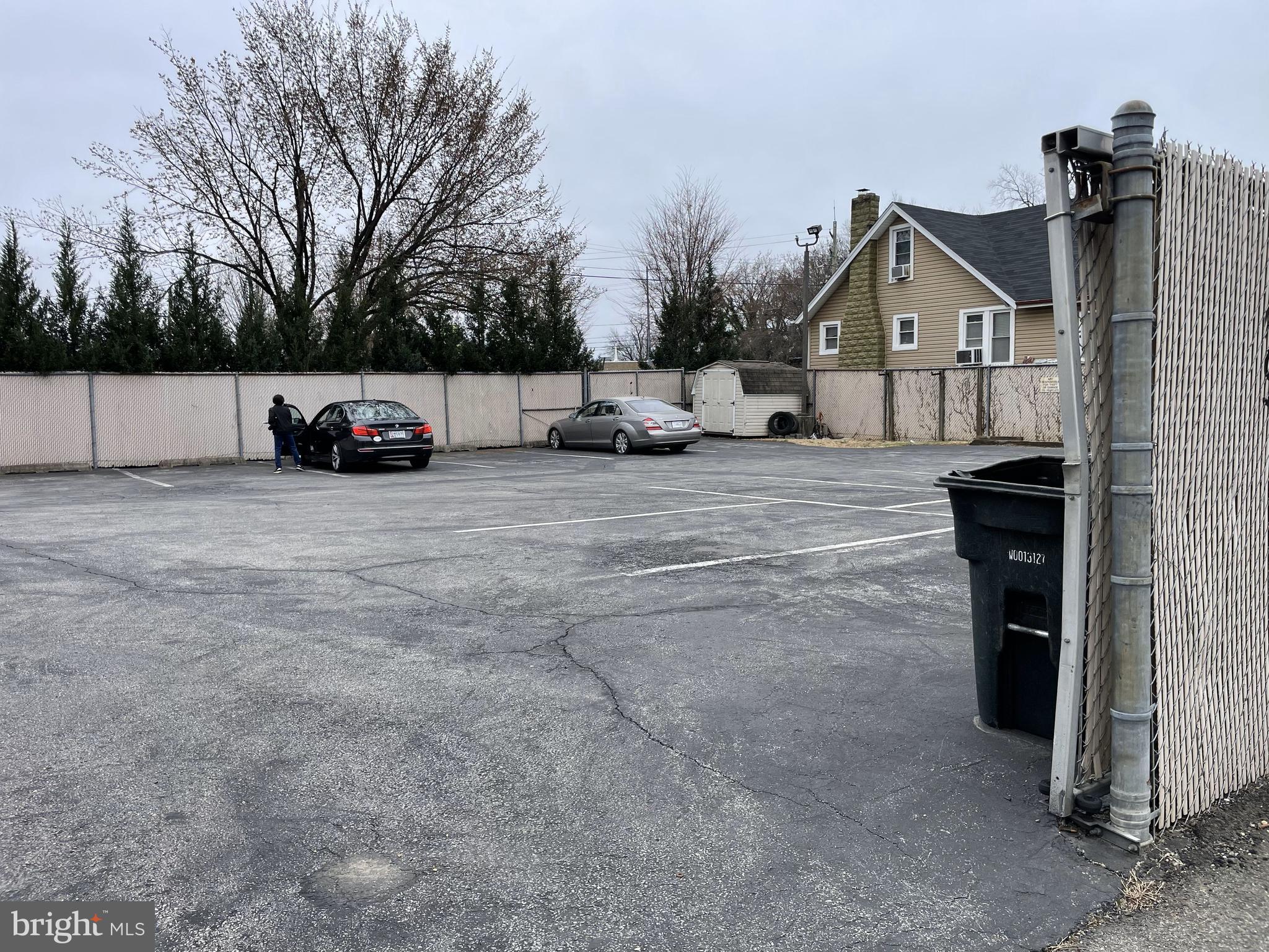 WOODRIDGE - Land