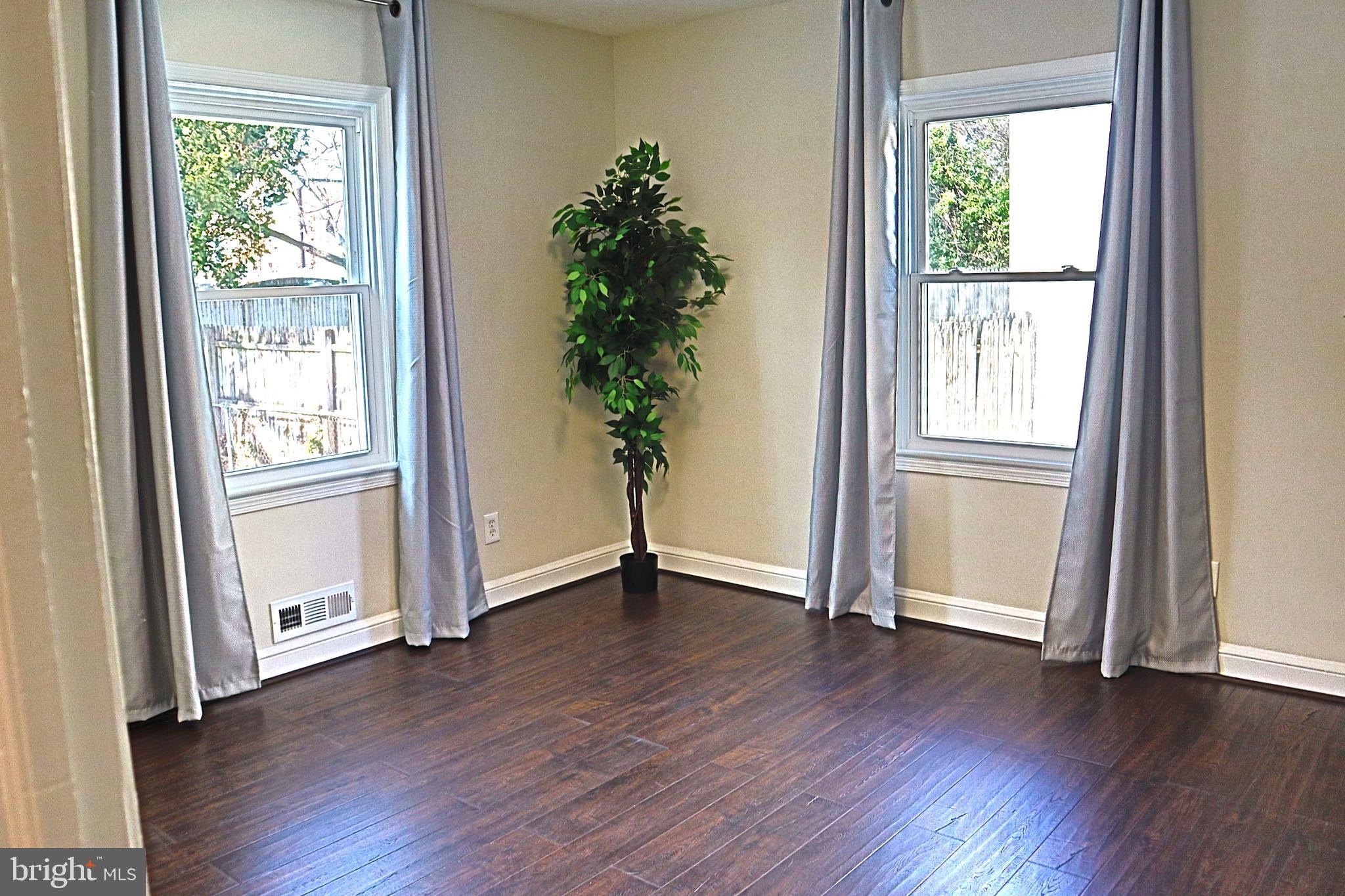 COUNTRY CLUB PARK - Residential