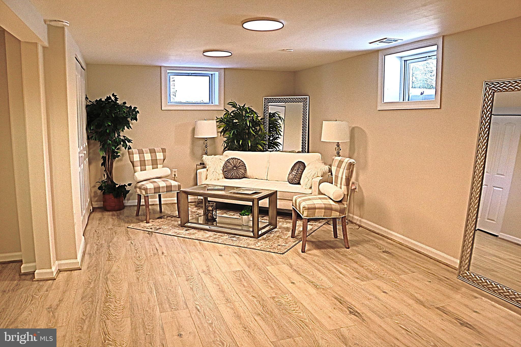 COUNTRY CLUB PARK - Residential