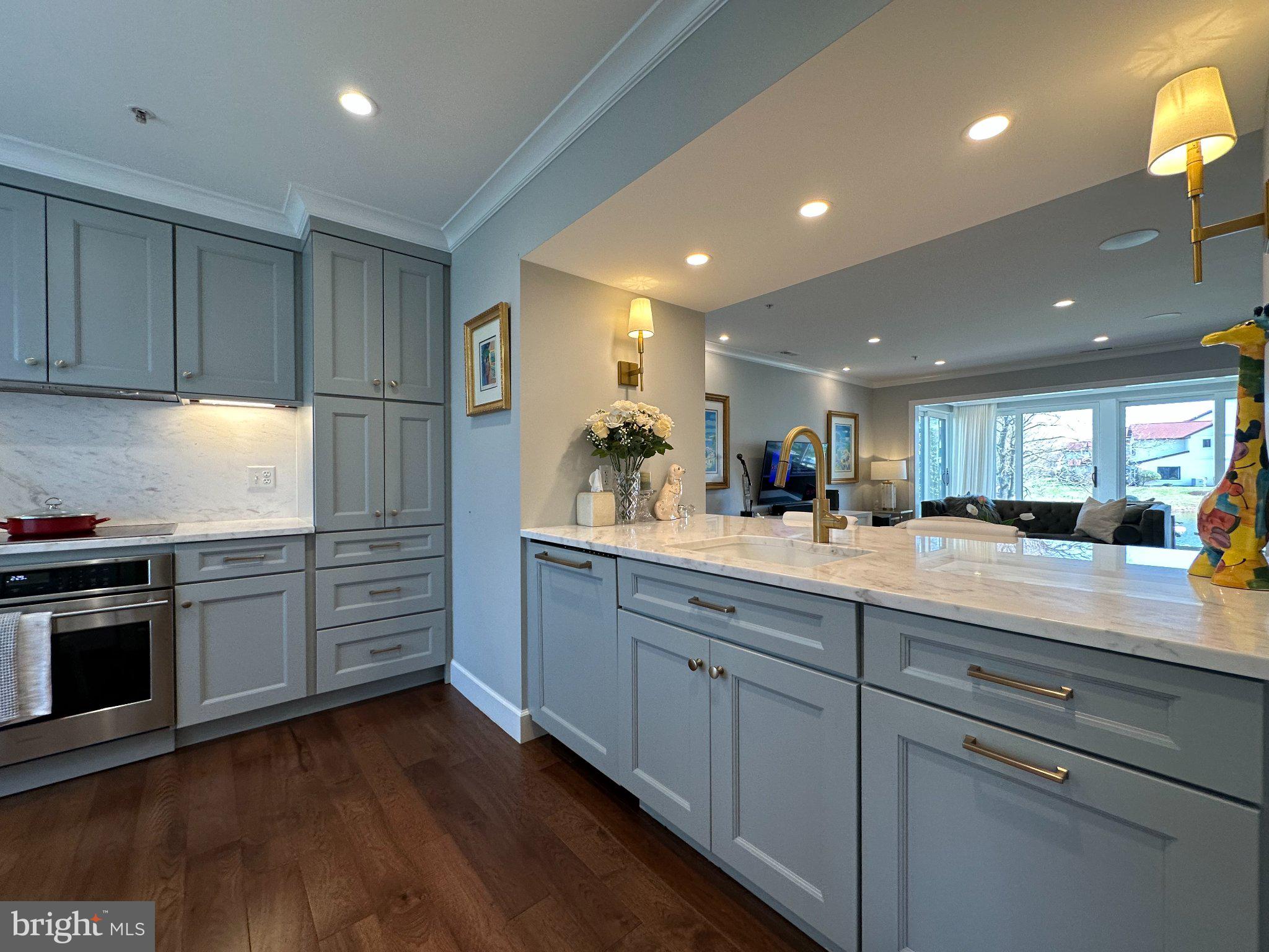 QUEENS LANDING - Residential