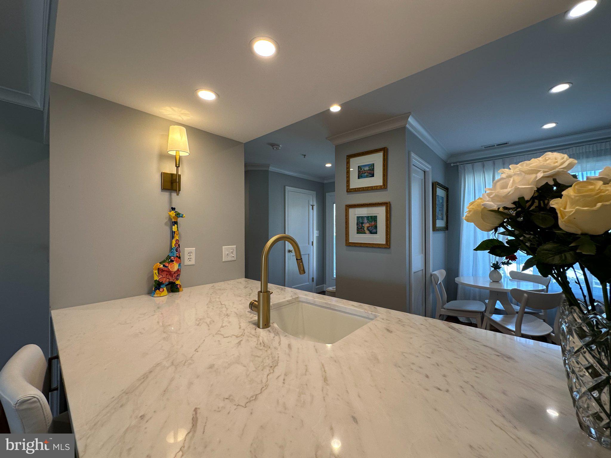 QUEENS LANDING - Residential