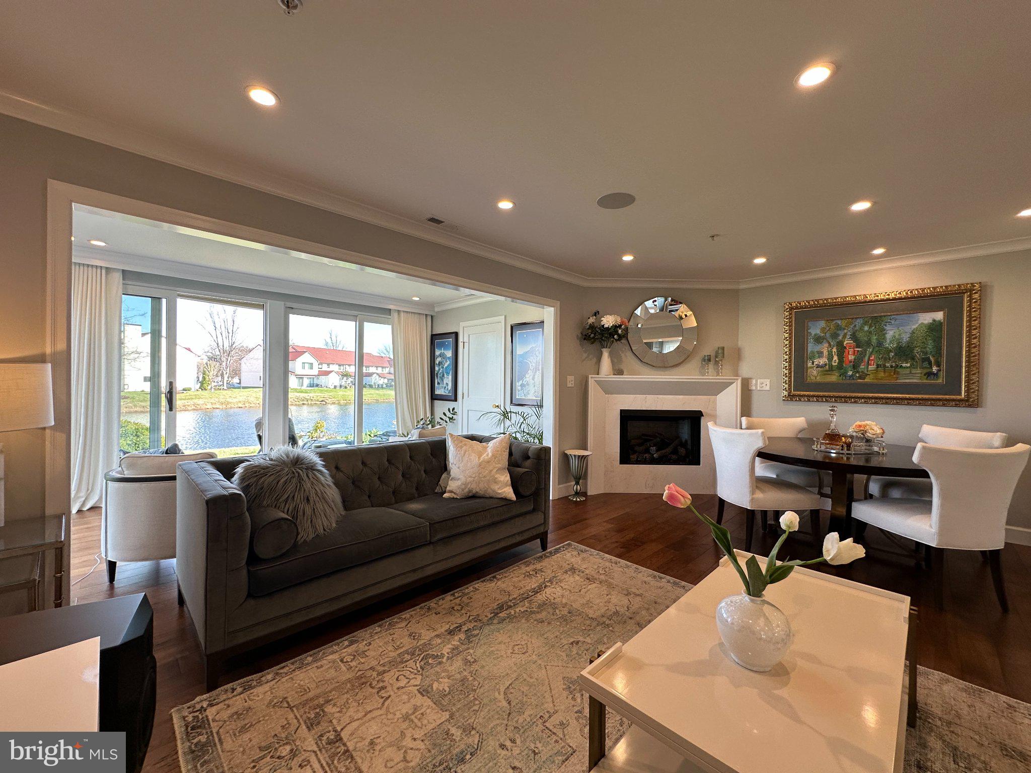 QUEENS LANDING - Residential